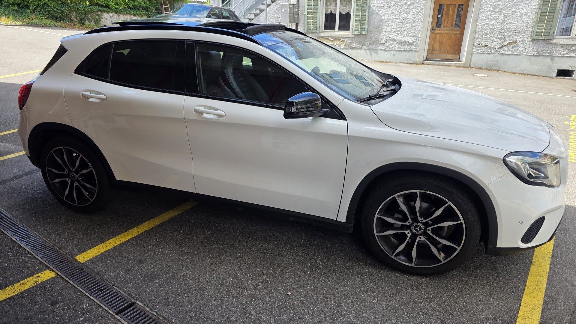 MERCEDES-BENZ GLA 200 Urban-image-9
