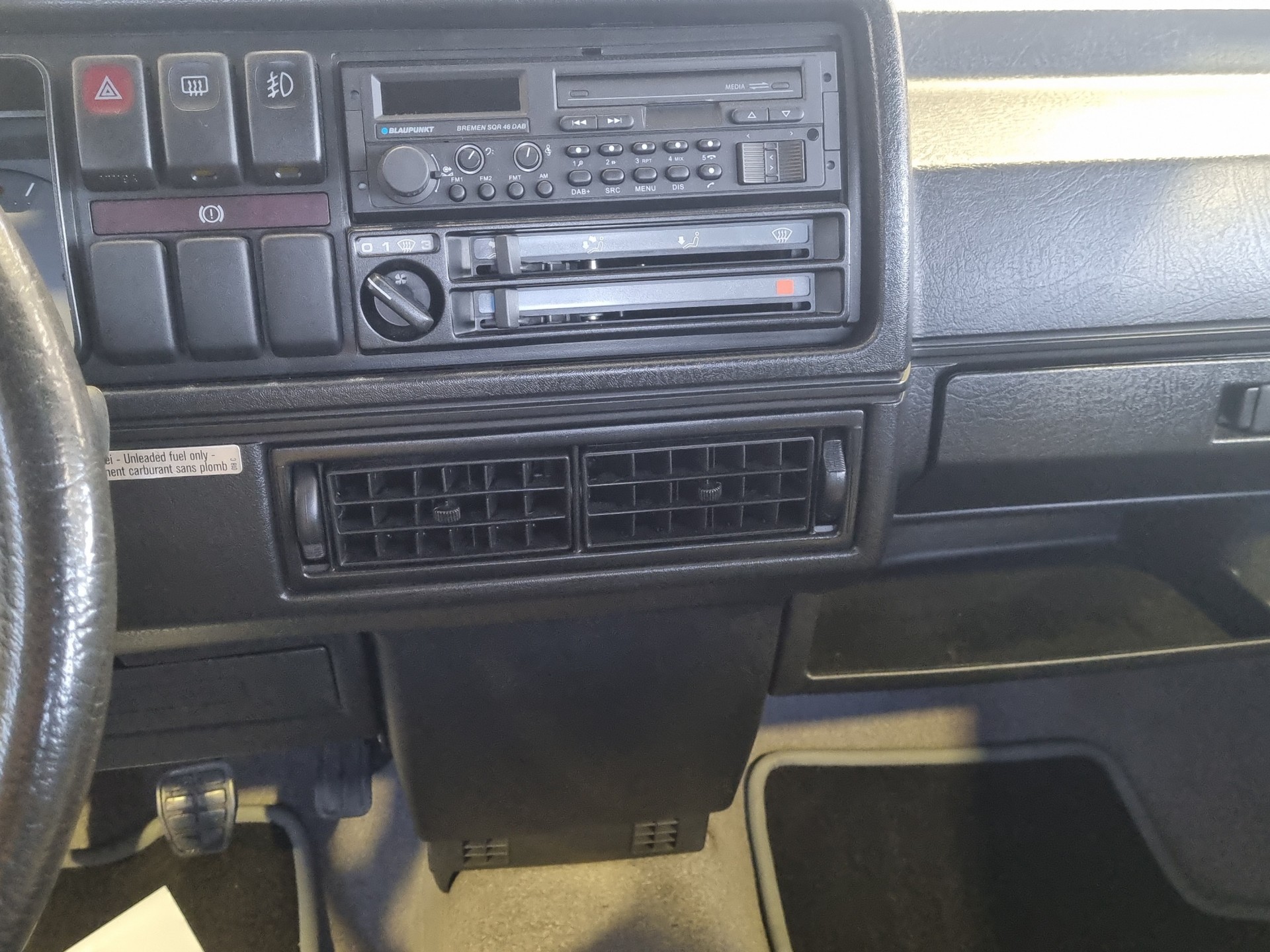 VW Golf 1300 GL-image-16