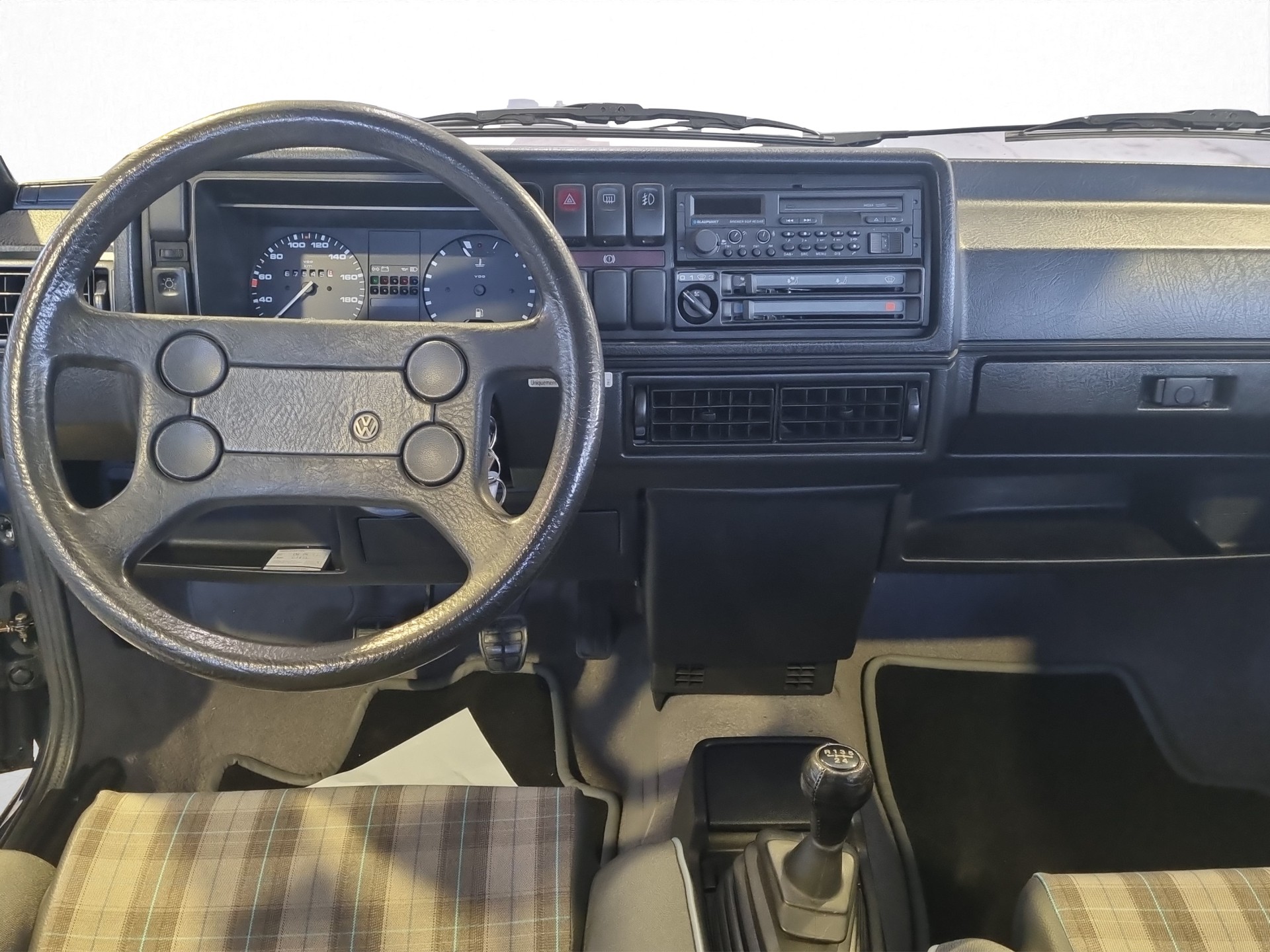 VW Golf 1300 GL-image-14