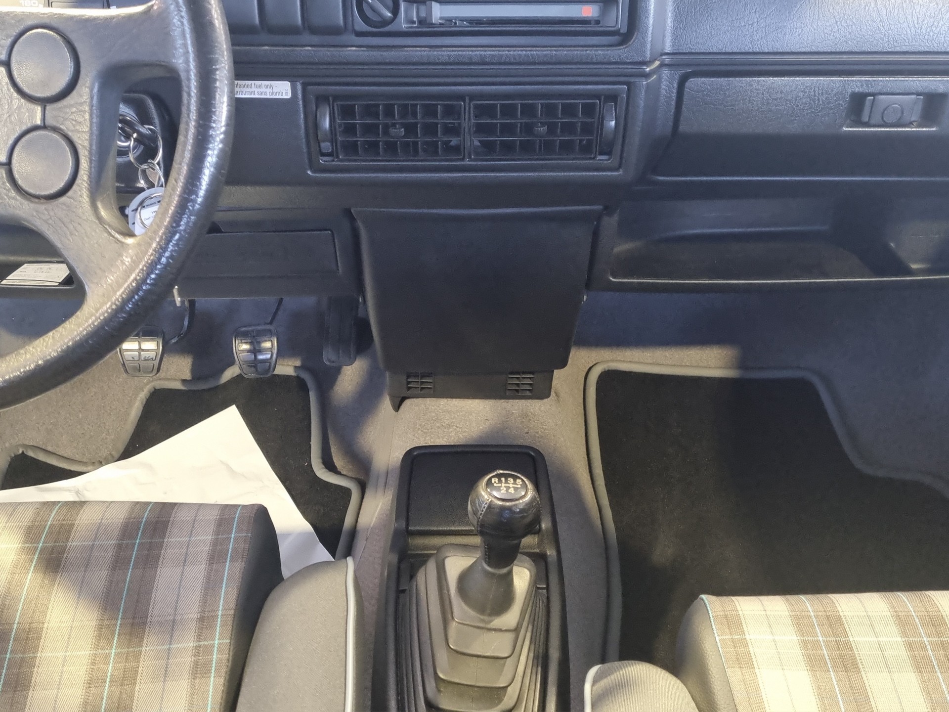 VW Golf 1300 GL-image-9