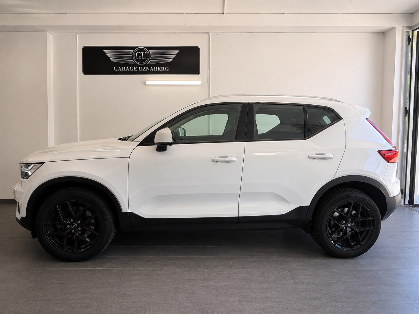 VOLVO XC40 D3 AWD Momentum Geartronic Ab 270.- pro Monat-image-1