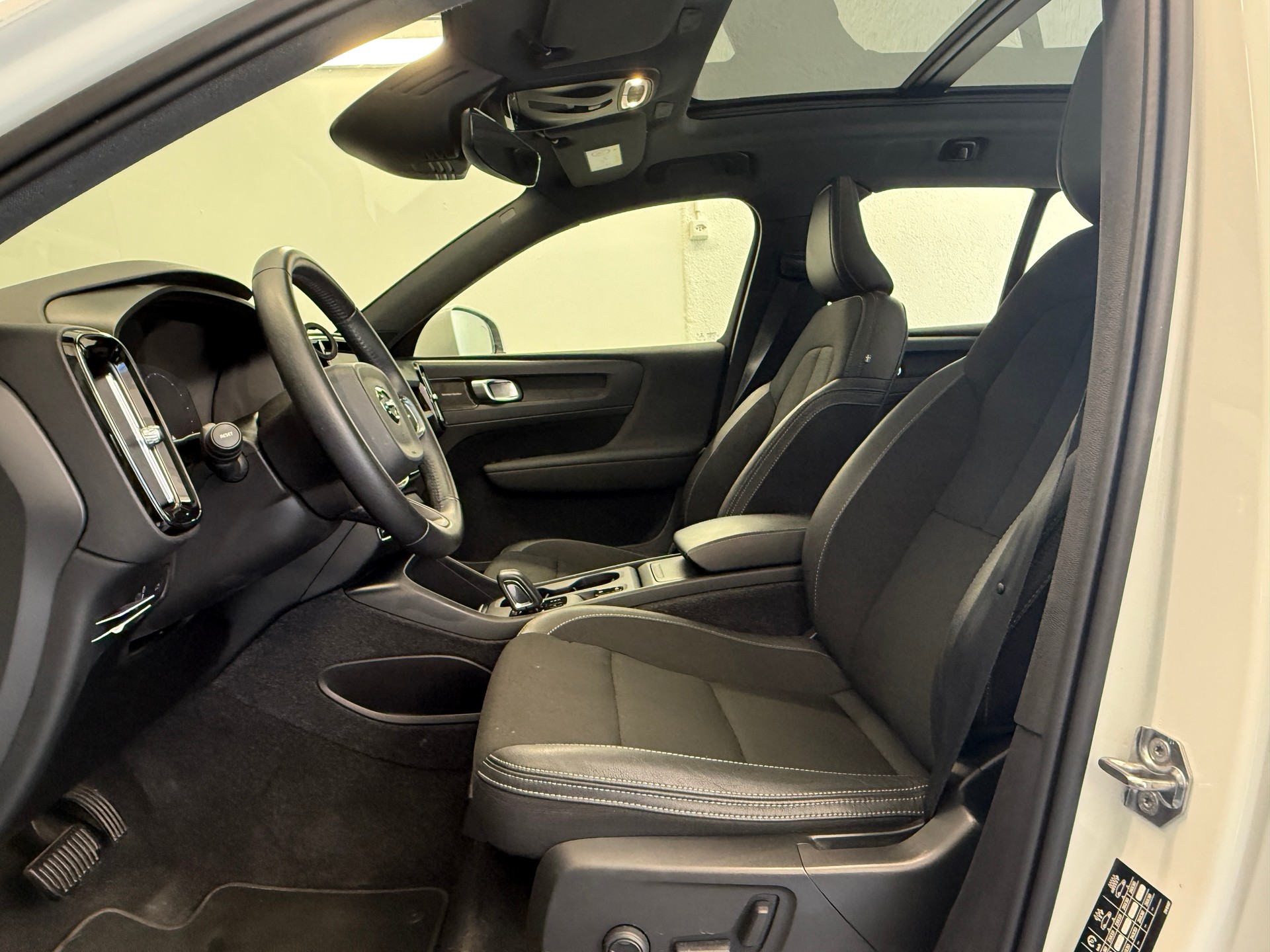 VOLVO XC40 D3 AWD Momentum Geartronic Ab 270.- pro Monat-image-9