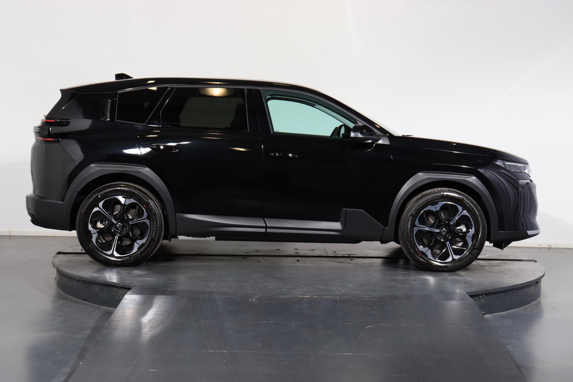 CITROEN e-C5 Aircross Plus-showroom-element-1