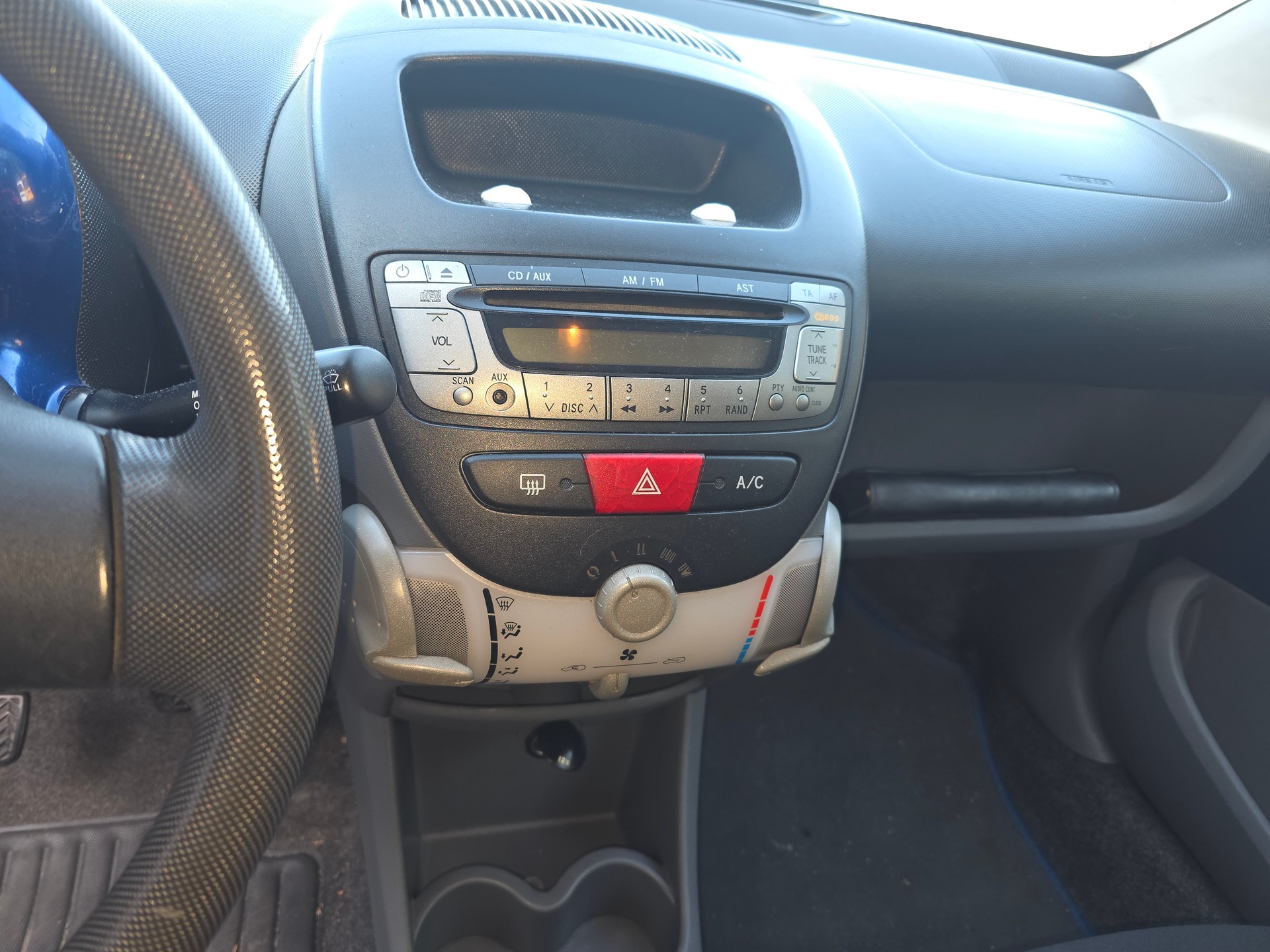 TOYOTA Aygo 1.0 Linea Sol-image-1