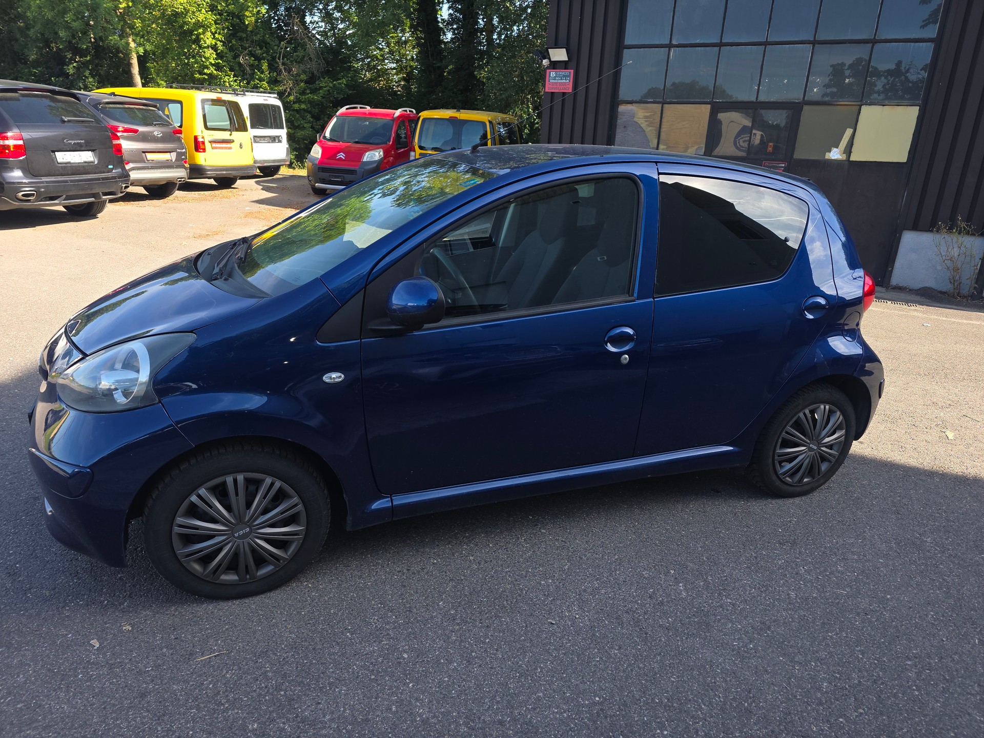 TOYOTA Aygo 1.0 Linea Sol-image-9