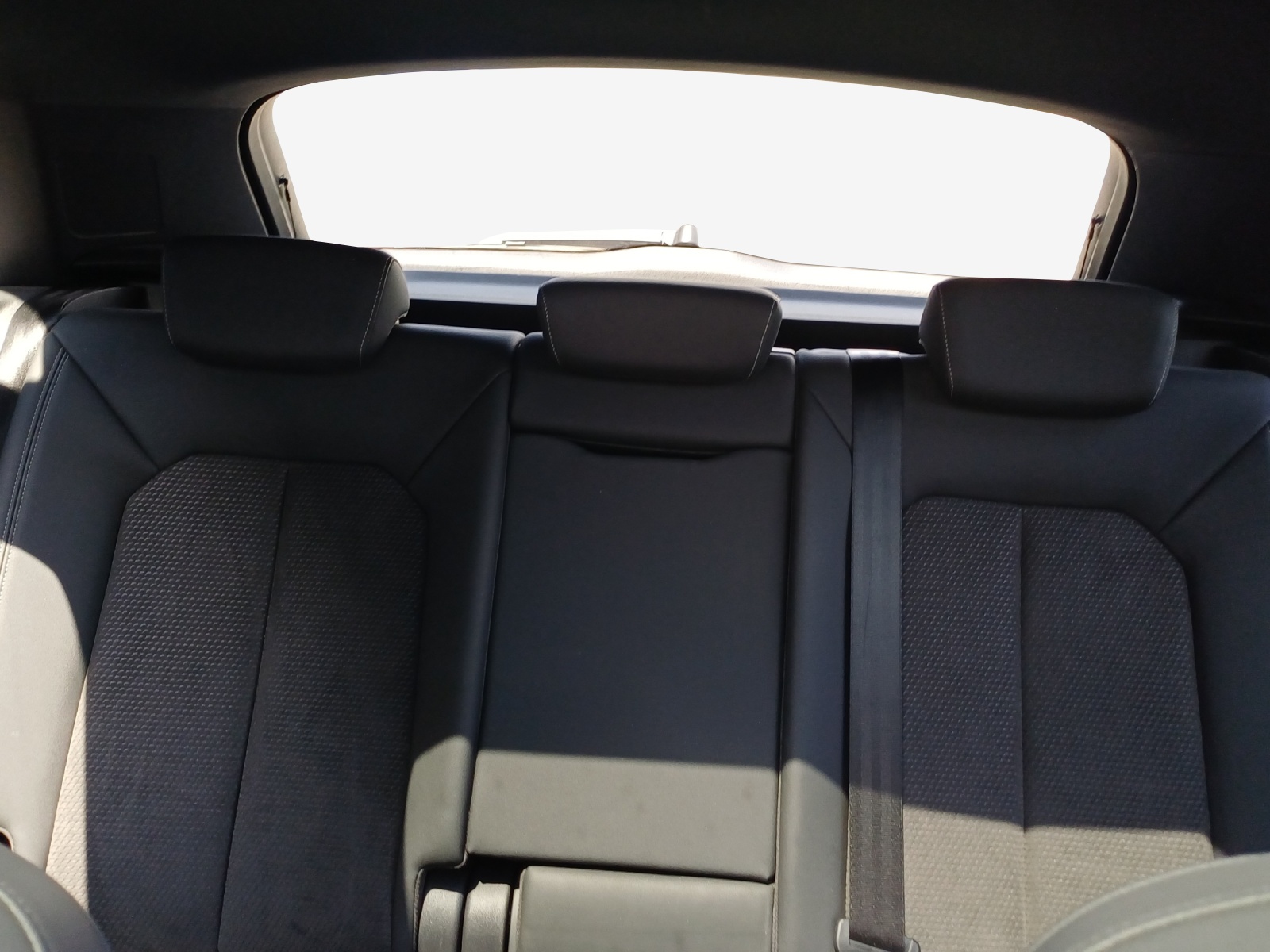 AUDI Q3 40 TFSI S line quattro S-tronic-image-11