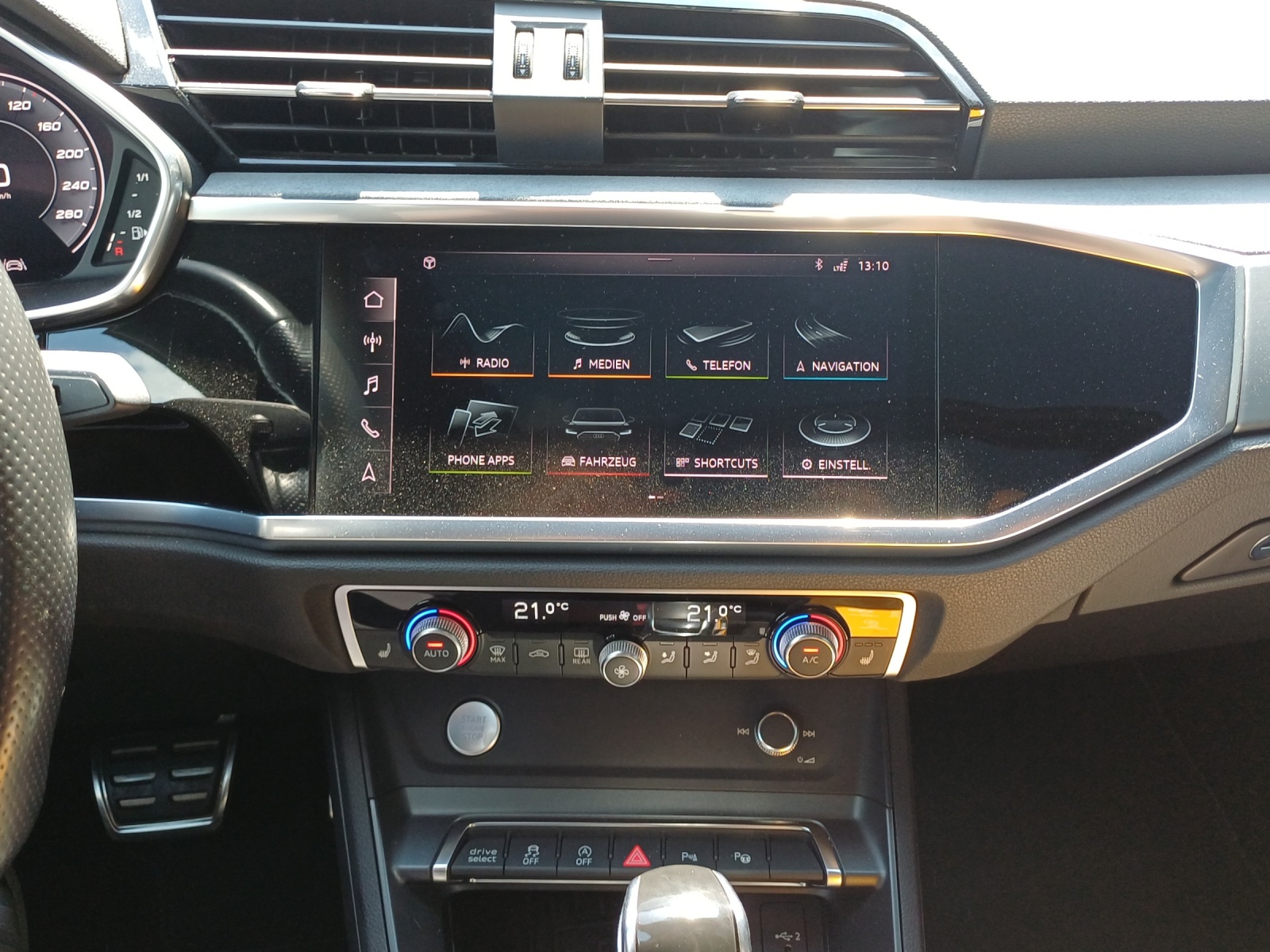 AUDI Q3 40 TFSI S line quattro S-tronic-image-10