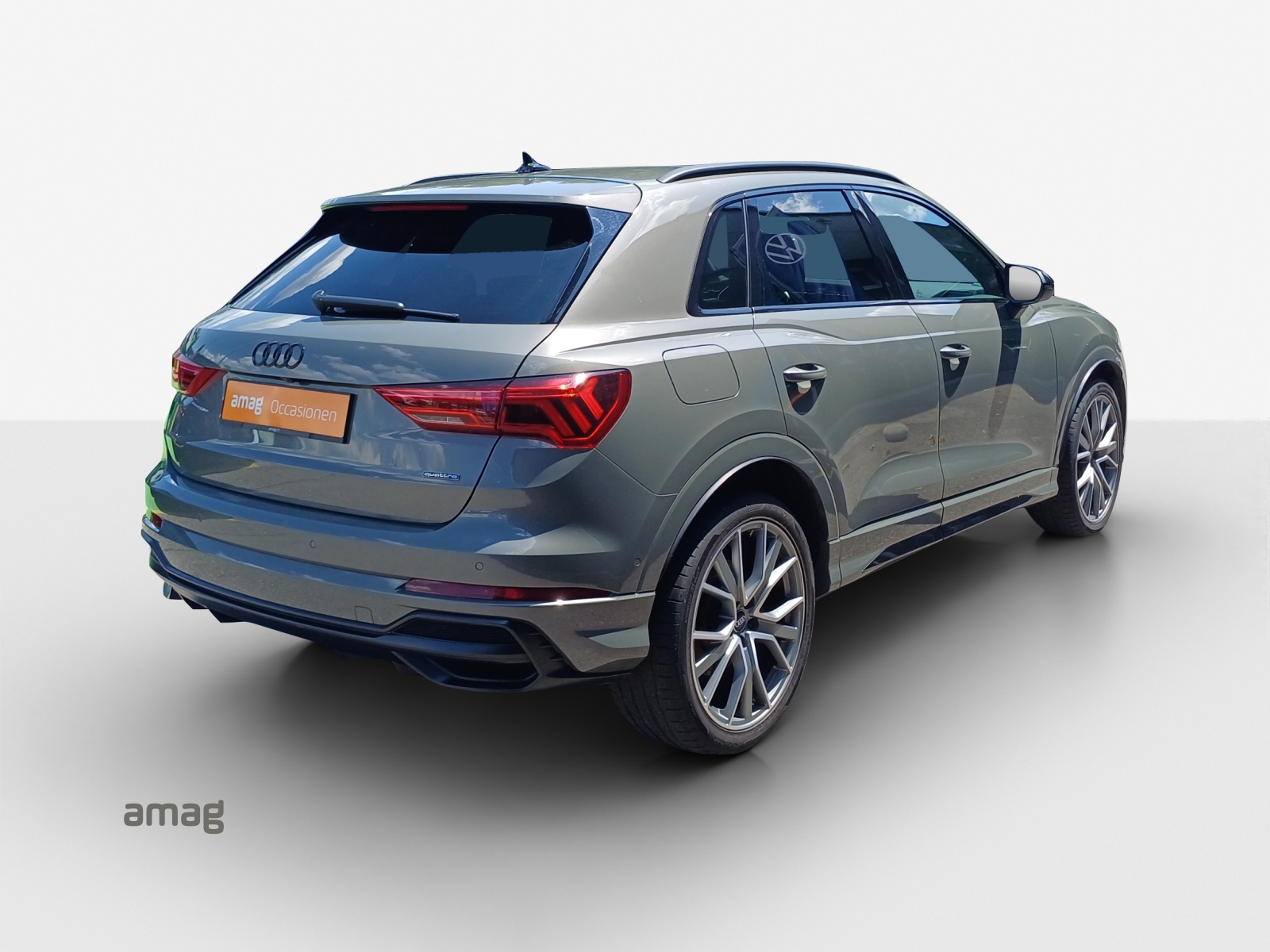 AUDI Q3 40 TFSI S line quattro S-tronic-image-4