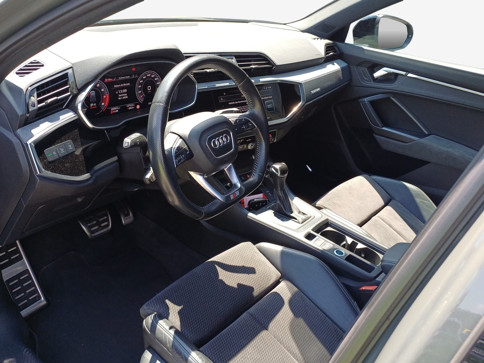 AUDI Q3 40 TFSI S line quattro S-tronic-image-7