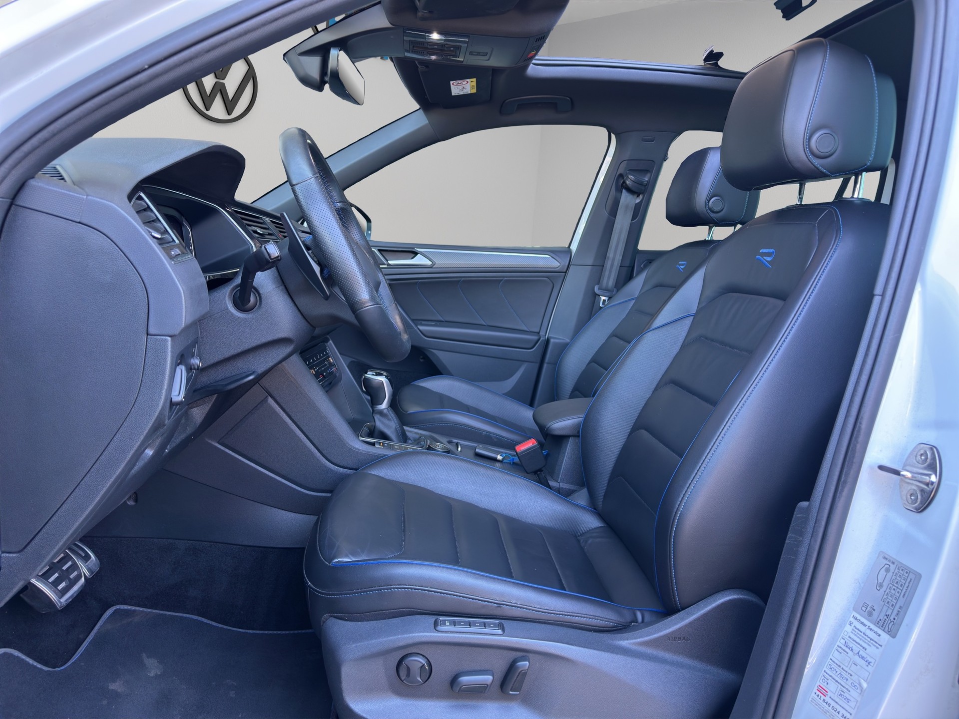 VW Tiguan 2.0TSI R 4Motion DSG-image-8