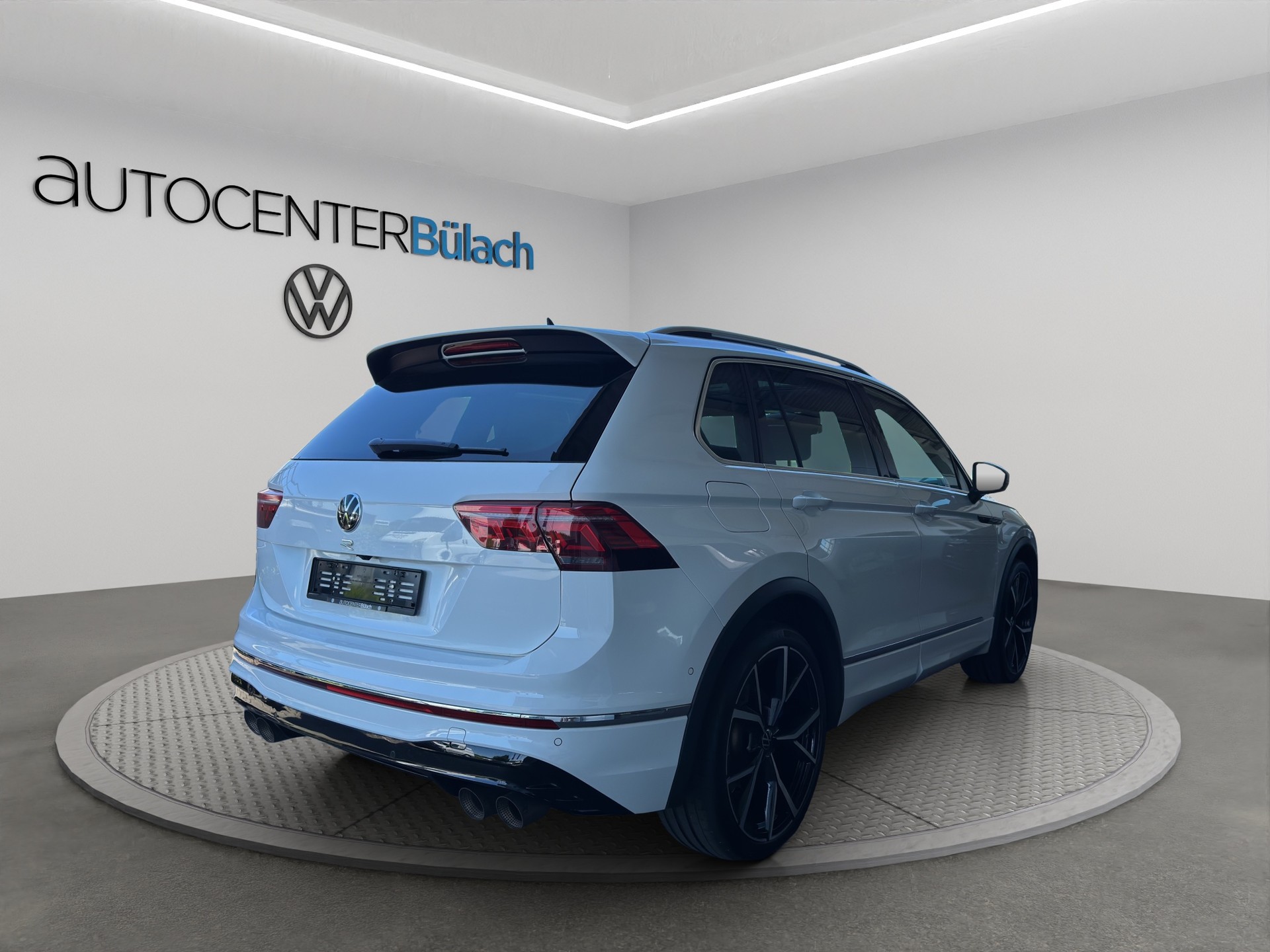VW Tiguan 2.0TSI R 4Motion DSG-image-4