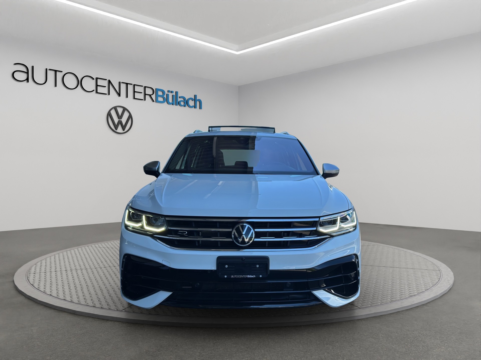 VW Tiguan 2.0TSI R 4Motion DSG-image-1