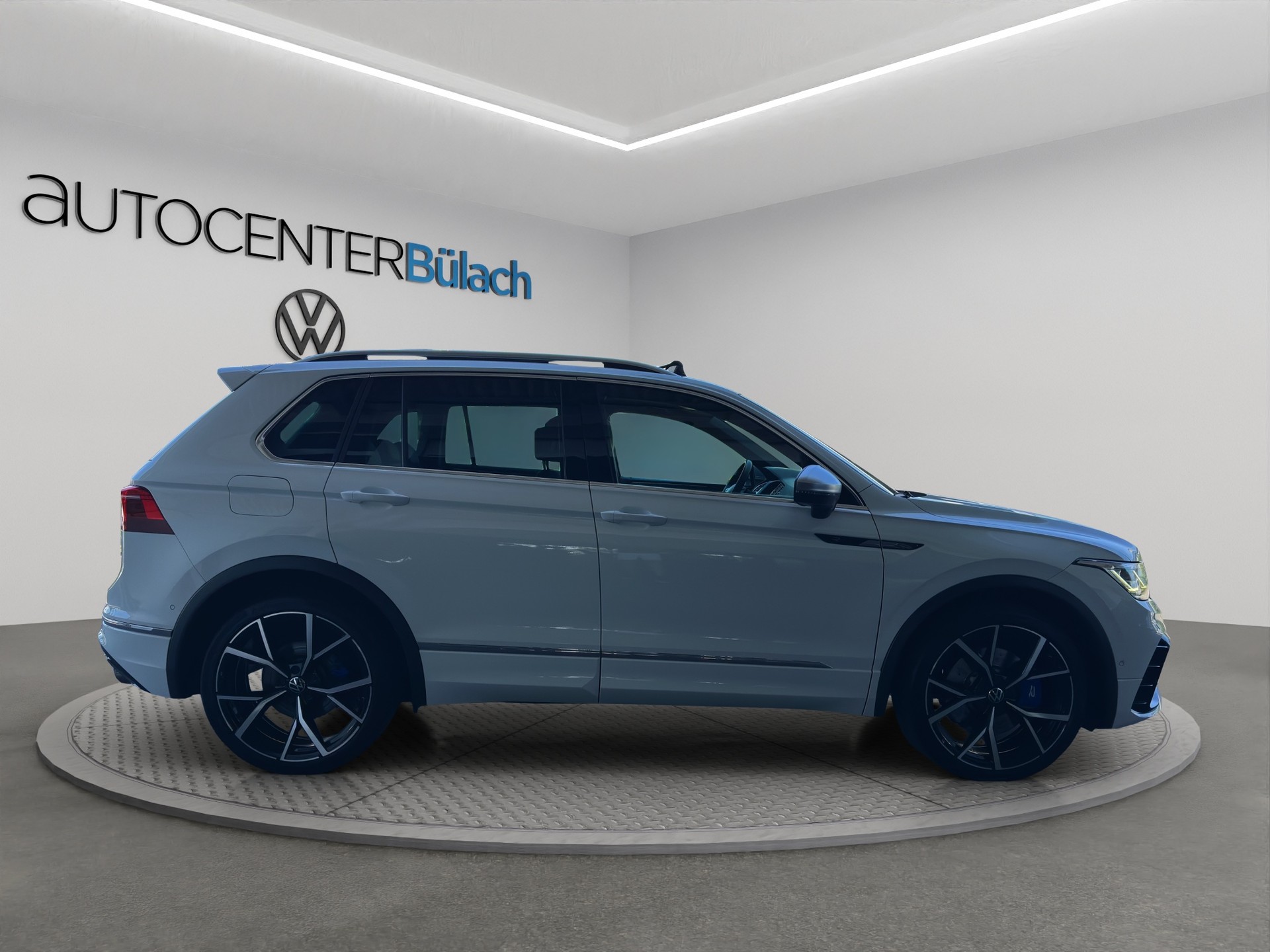VW Tiguan 2.0TSI R 4Motion DSG-image-3