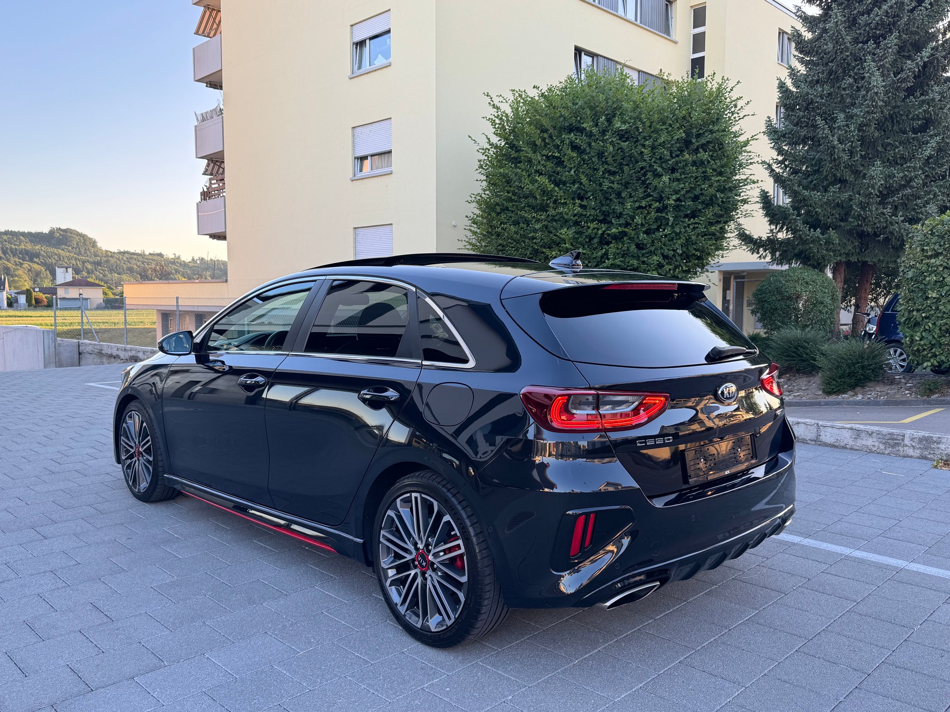 KIA Ceed 1.6 T-GDi GT DCT-image-2