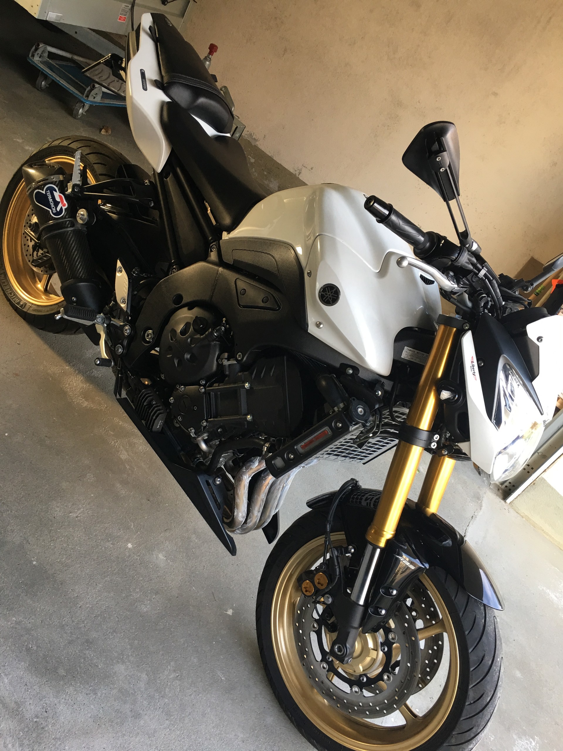 YAMAHA FZ8 N ABS Limited Edition-image-4