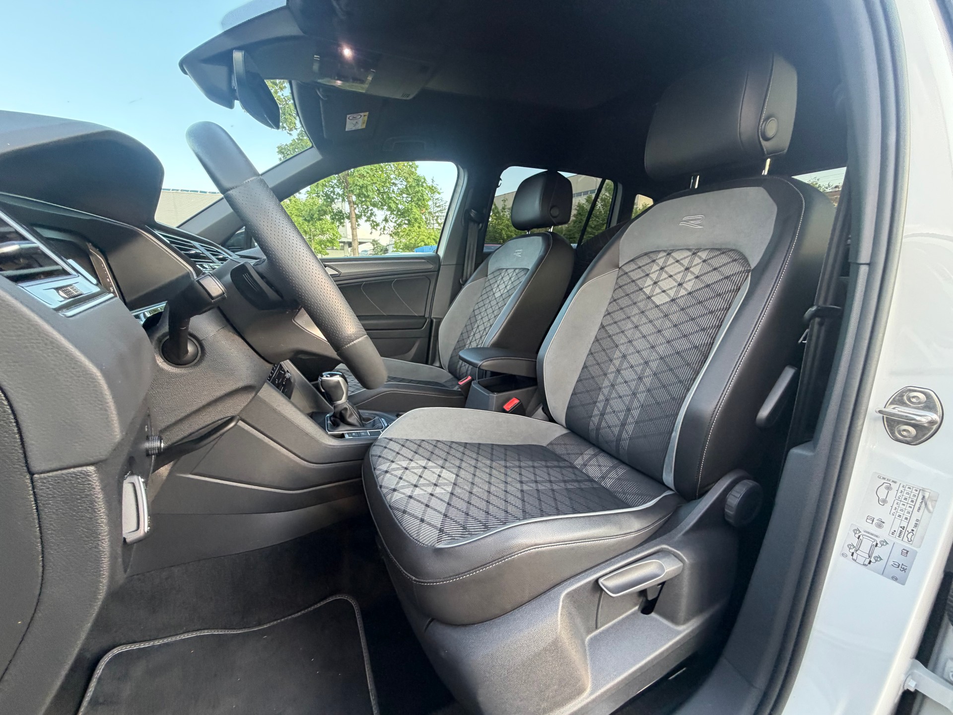 VW Tiguan 2.0TSI R-Line 4Motion DSG-image-8