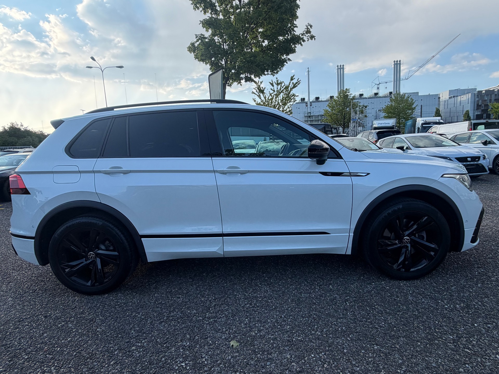 VW Tiguan 2.0TSI R-Line 4Motion DSG-showroom-element-3
