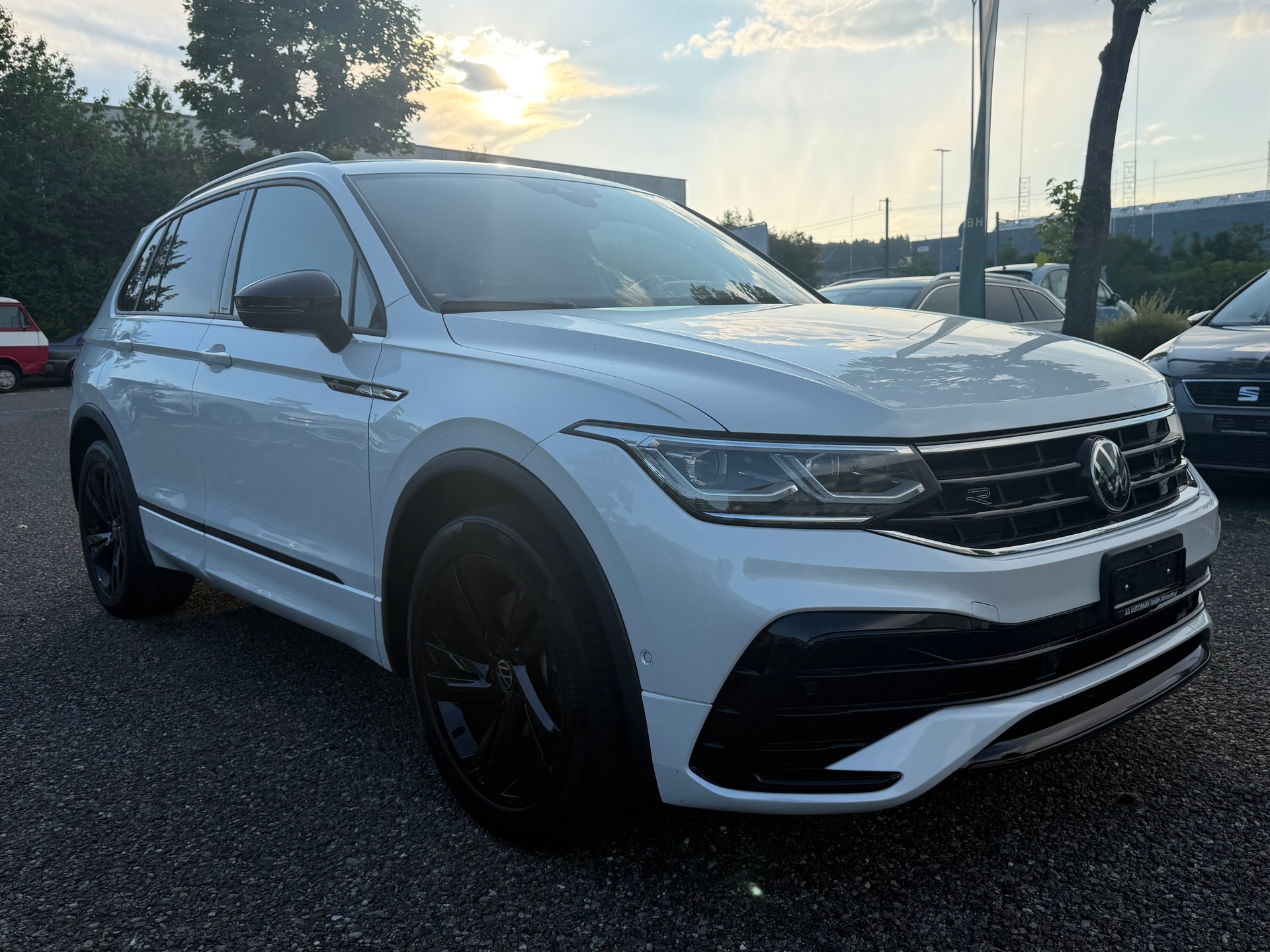 VW Tiguan 2.0TSI R-Line 4Motion DSG-showroom-element-2