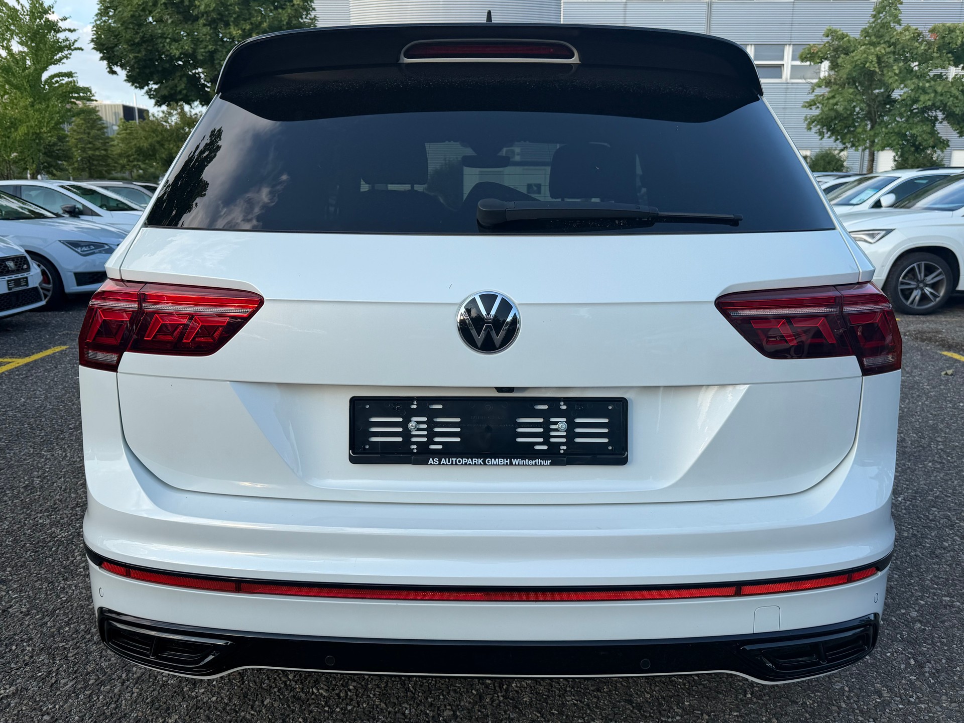 VW Tiguan 2.0TSI R-Line 4Motion DSG-image-5