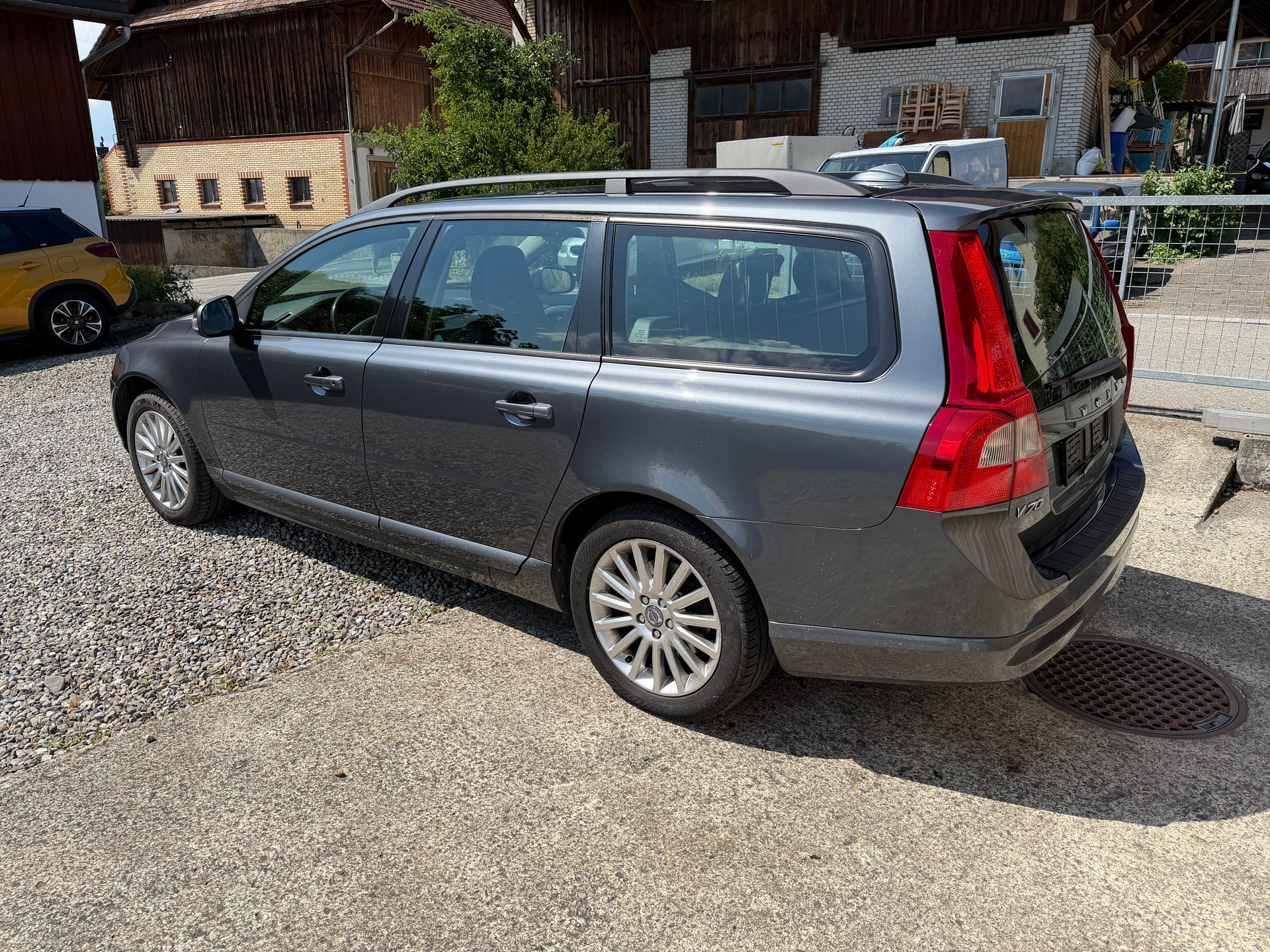 VOLVO V70 D5 Summum-image-4