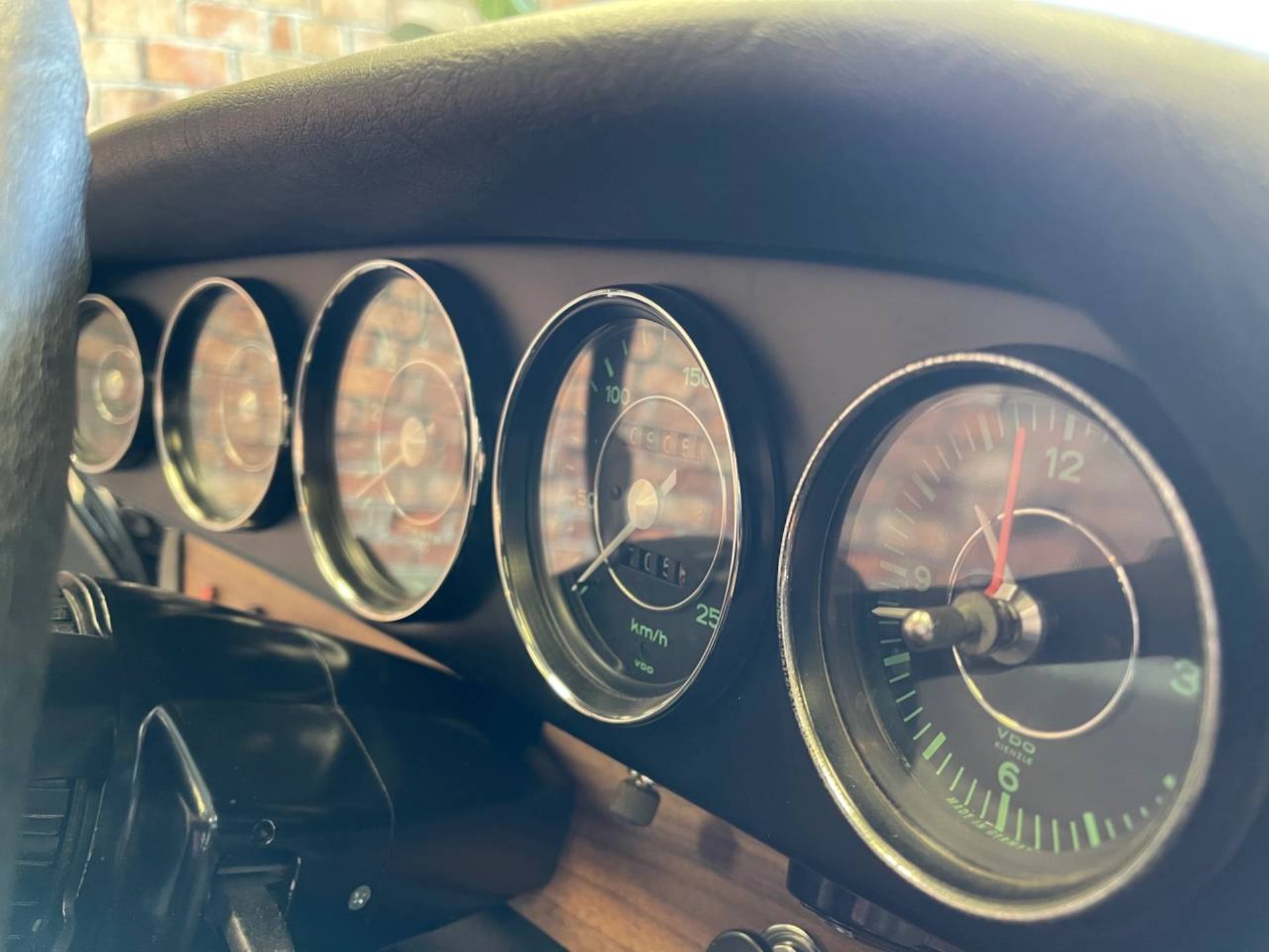 PORSCHE 911 2.0 Coupé-image-28
