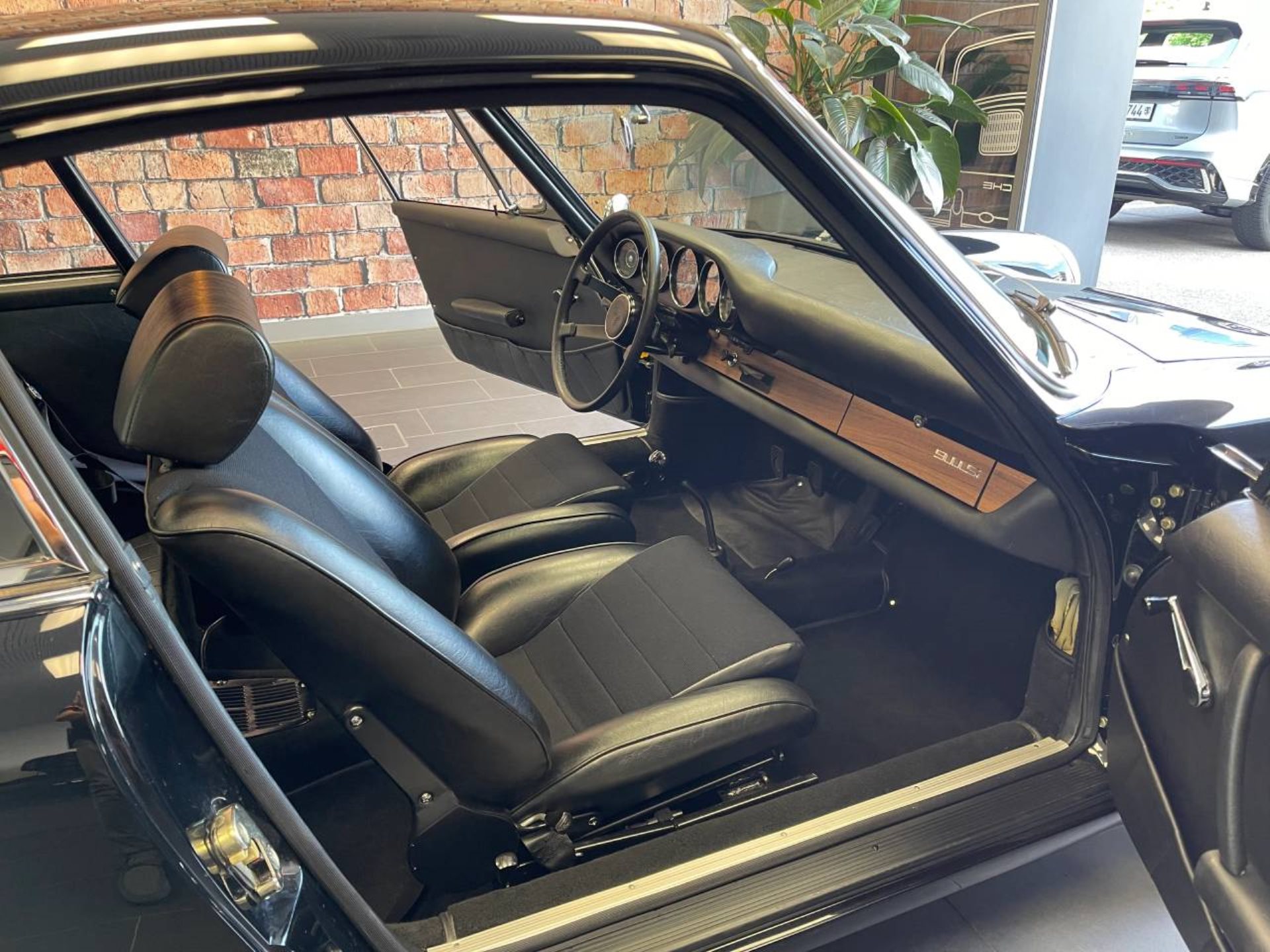 PORSCHE 911 2.0 Coupé-image-21