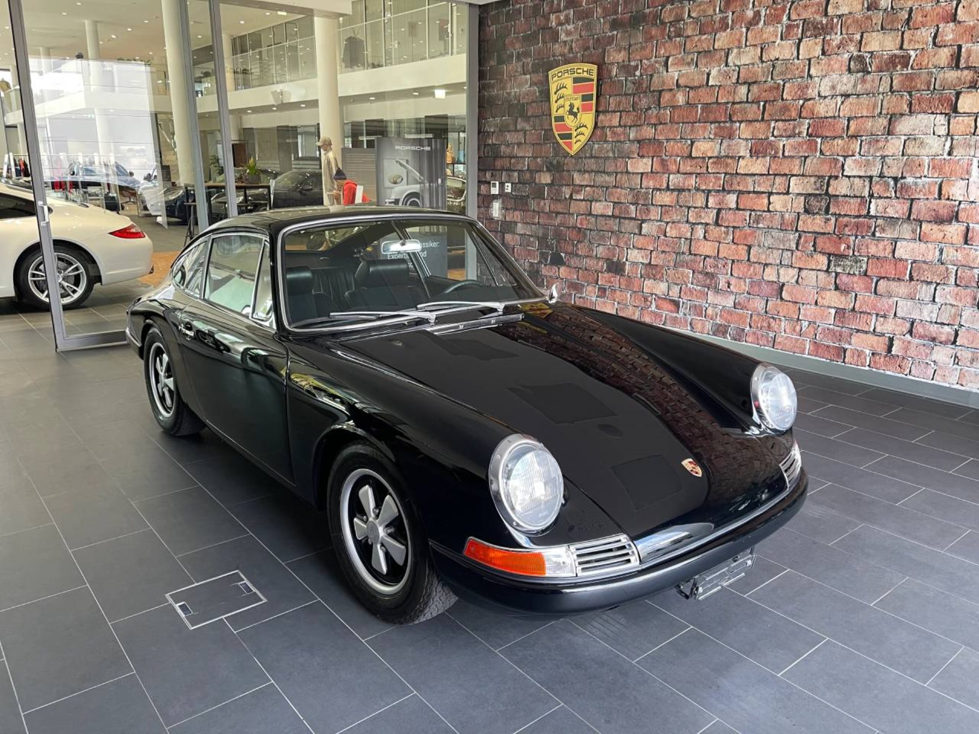 PORSCHE 911 2.0 Coupé-image-7