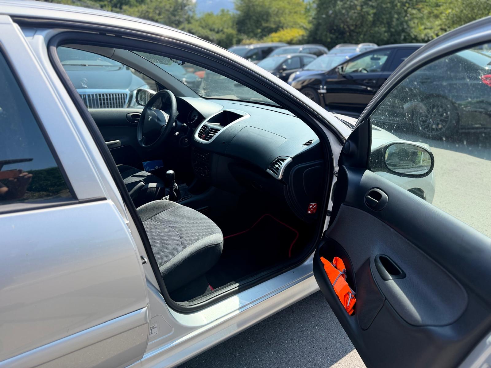 PEUGEOT 206+ 1.4 Trendy-image-10