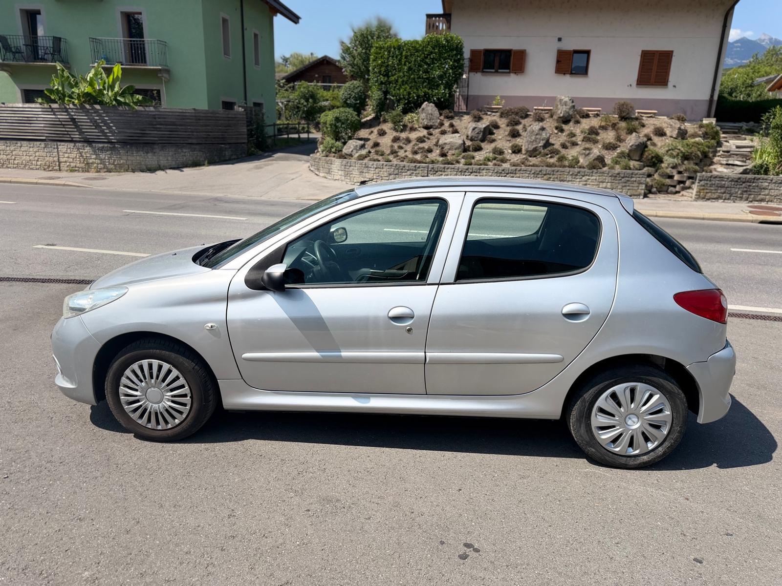 PEUGEOT 206+ 1.4 Trendy-image-7