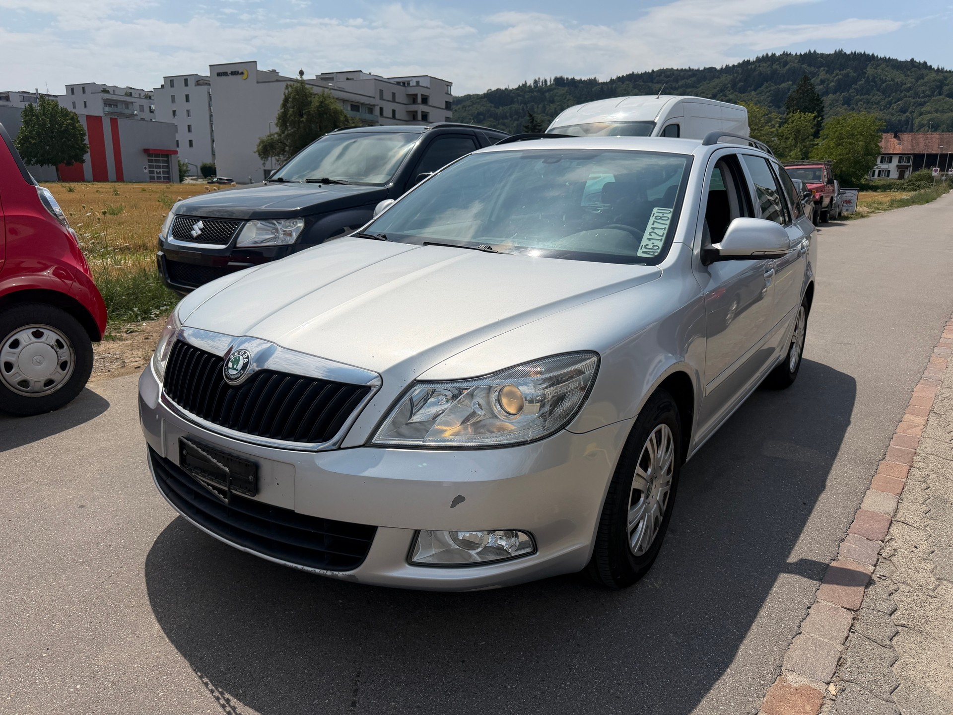 SKODA Octavia Combi 1.6 TDI Clever-image-0