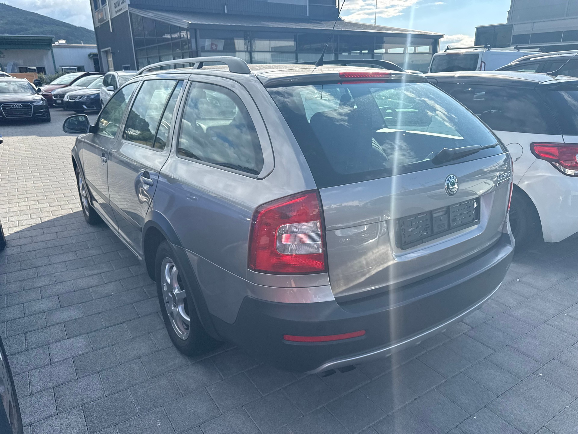 SKODA Octavia Combi 1.8 TSI Scout 4x4-image-10