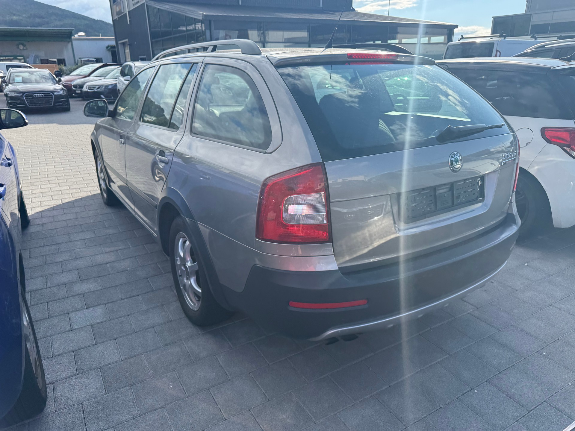 SKODA Octavia Combi 1.8 TSI Scout 4x4-image-11