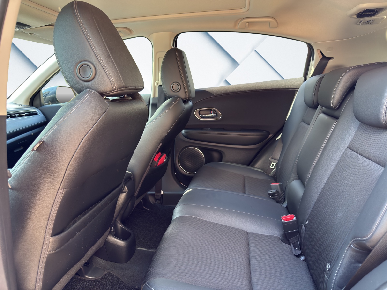 HONDA HR-V 1.5i-VTEC Executive-image-8