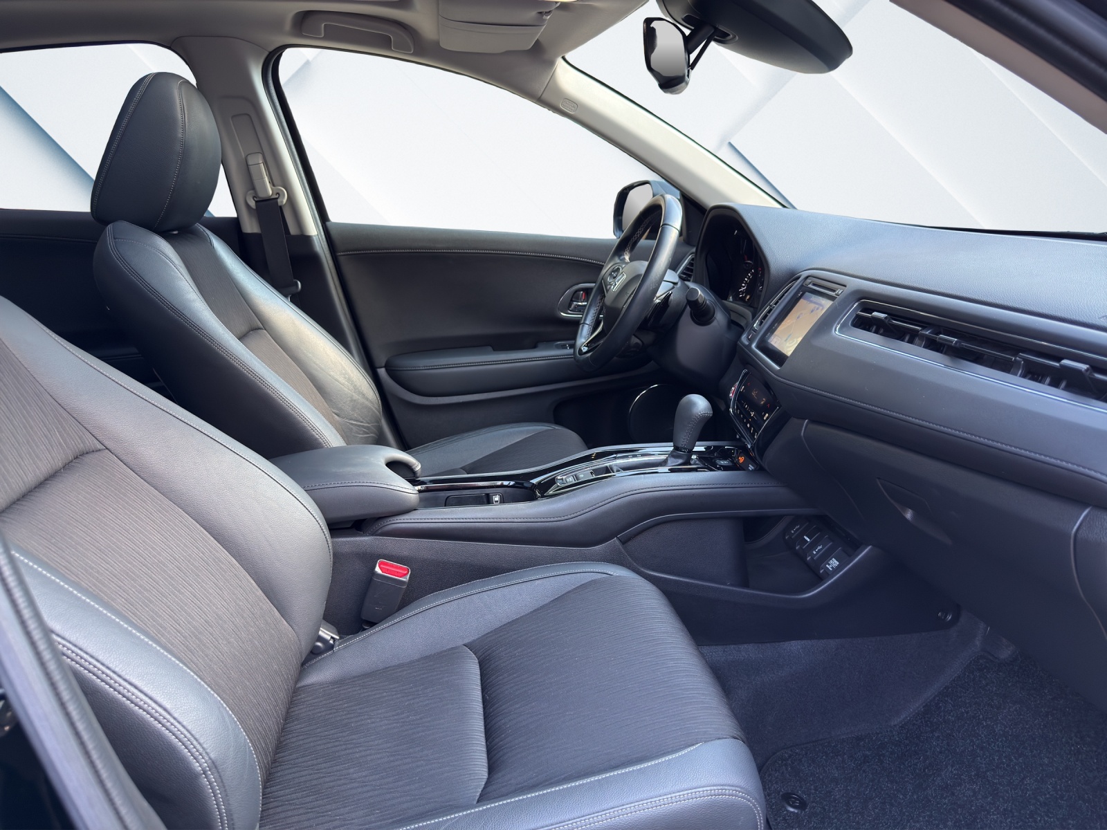 HONDA HR-V 1.5i-VTEC Executive-image-15