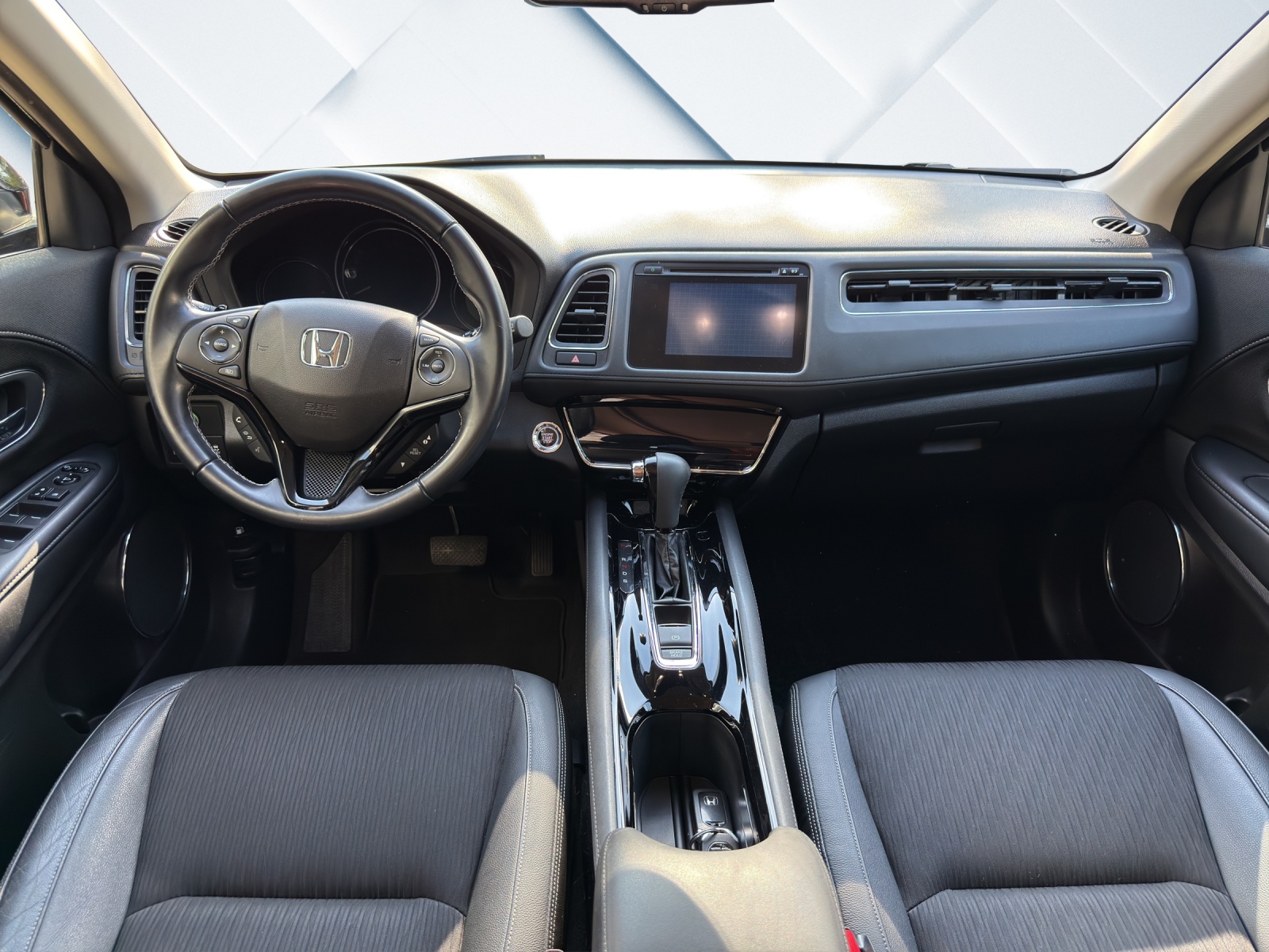 HONDA HR-V 1.5i-VTEC Executive-image-10