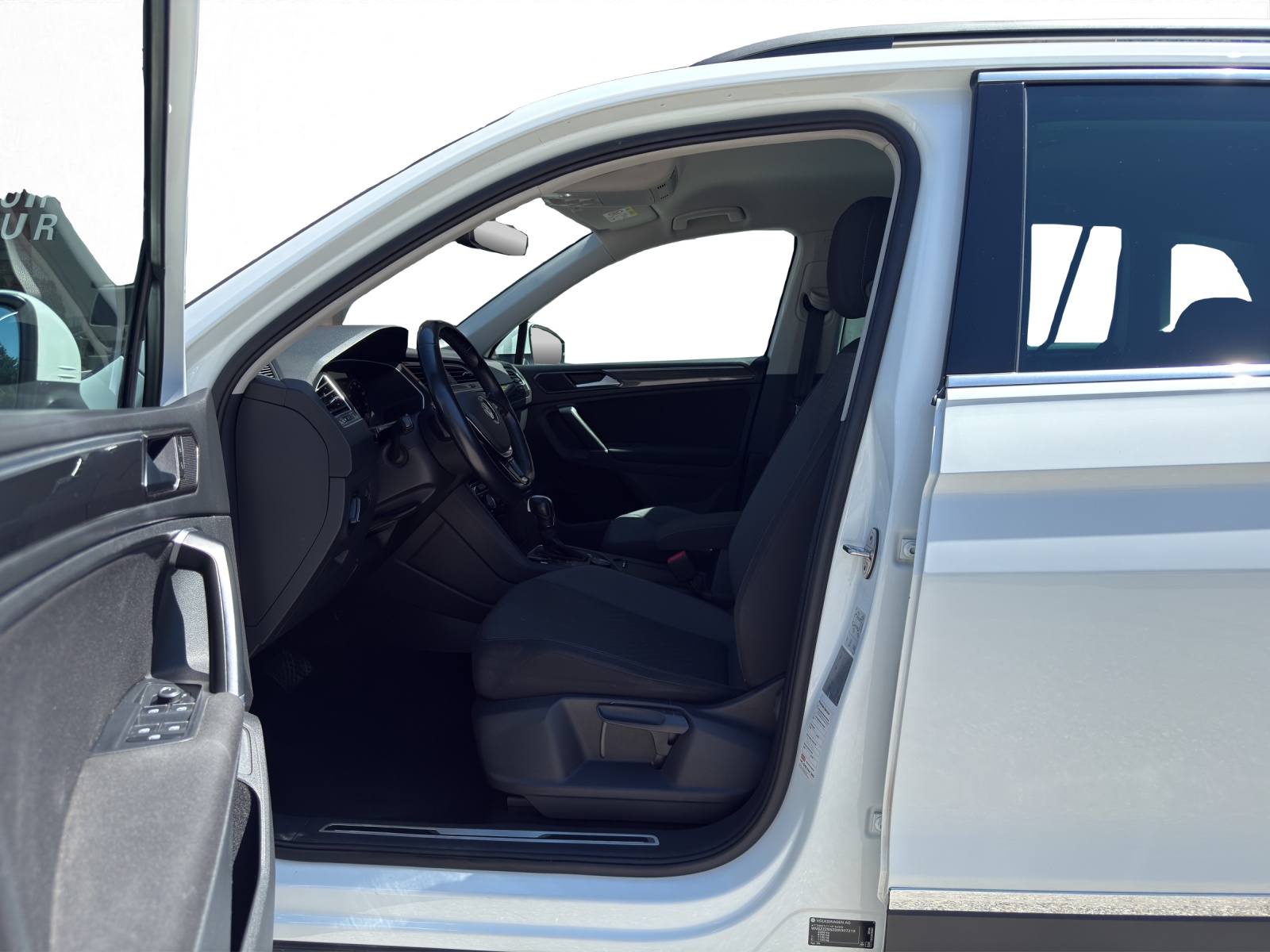VW Tiguan 2.0 TDI SCR Comfortline 4Motion DSG-image-9