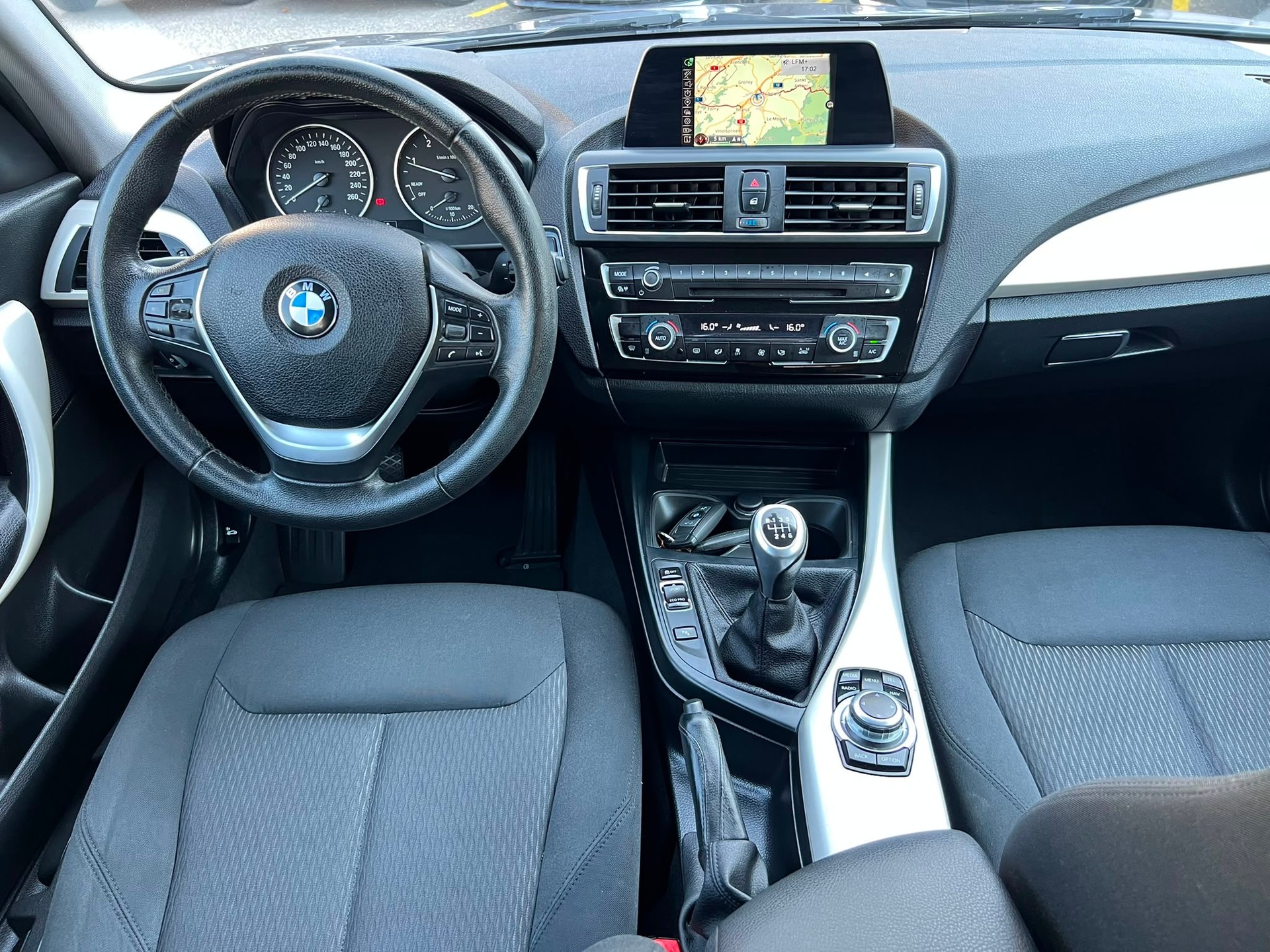 BMW 118d xDrive-image-8