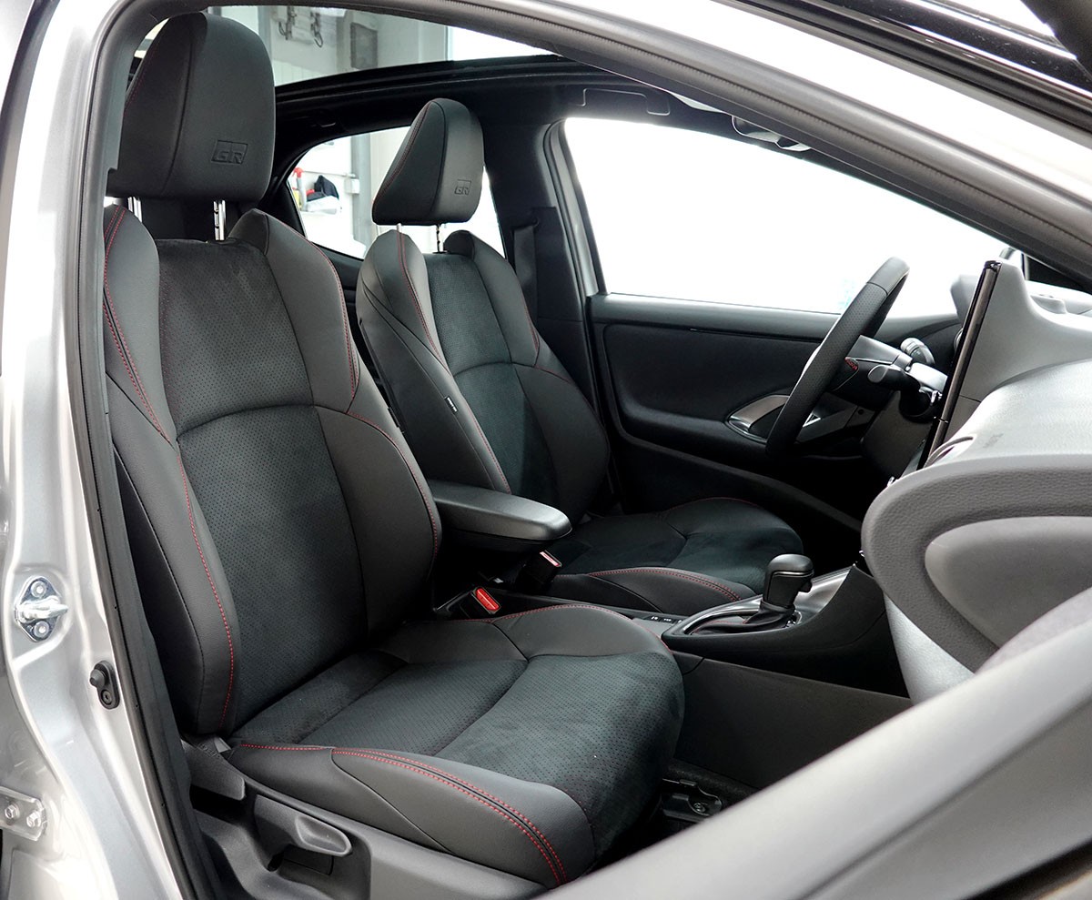 TOYOTA Yaris 1.5 GR Sport e-CVT Panoramaglasdach, JBL, Head-Up Display-image-3