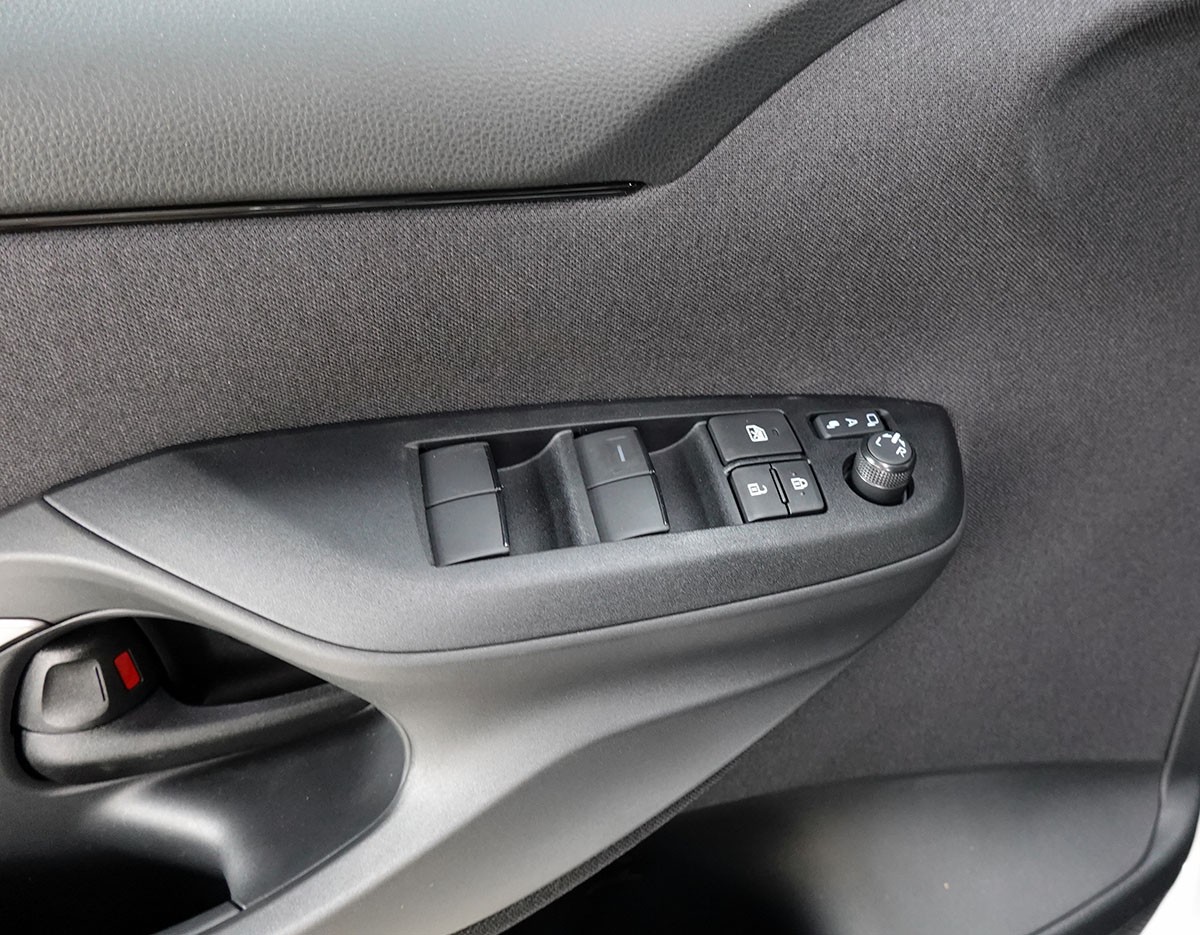 TOYOTA Yaris 1.5 GR Sport e-CVT Panoramaglasdach, JBL, Head-Up Display-image-19