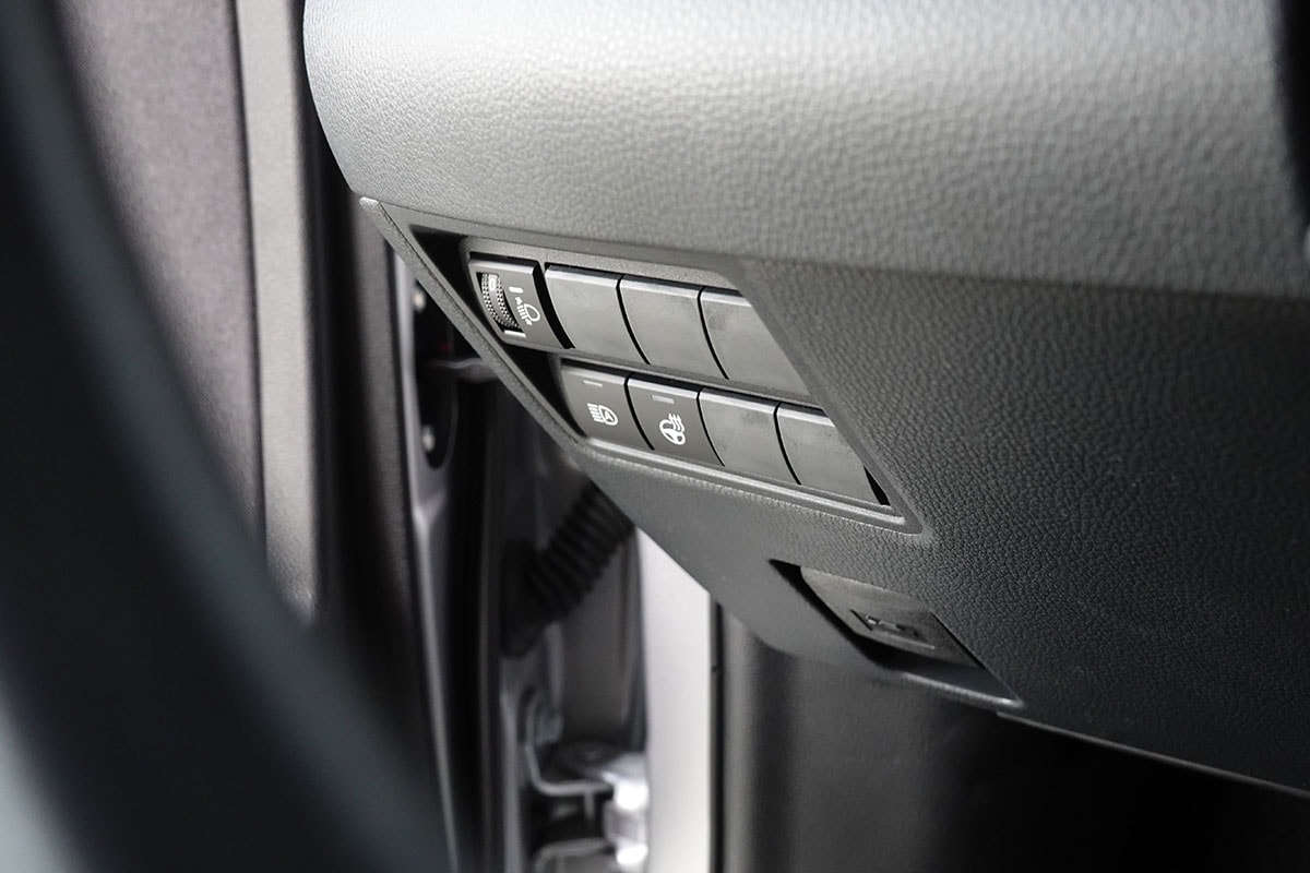 TOYOTA Yaris 1.5 GR Sport e-CVT Panoramaglasdach, JBL, Head-Up Display-image-18