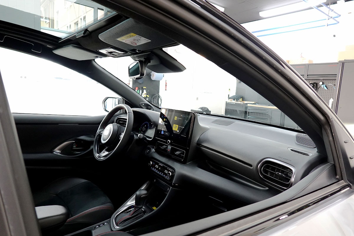 TOYOTA Yaris 1.5 GR Sport e-CVT Panoramaglasdach, JBL, Head-Up Display-image-5