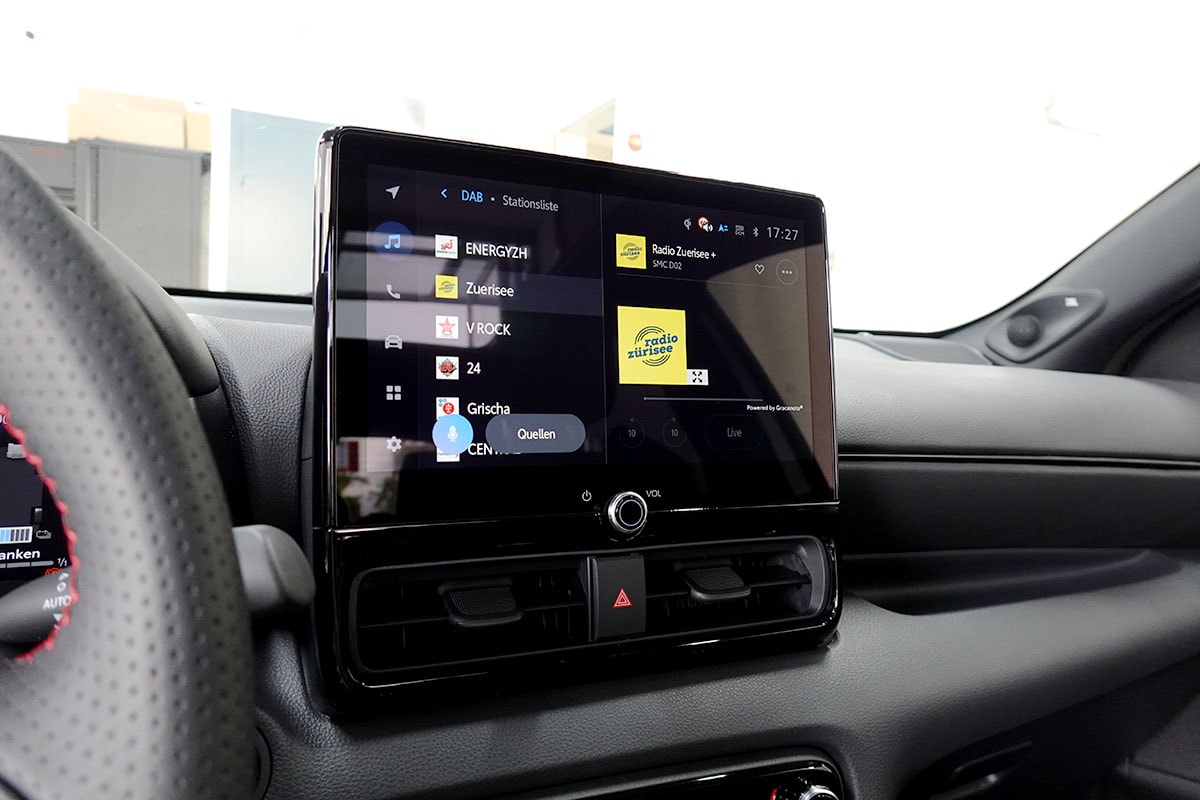 TOYOTA Yaris 1.5 GR Sport e-CVT Panoramaglasdach, JBL, Head-Up Display-image-10
