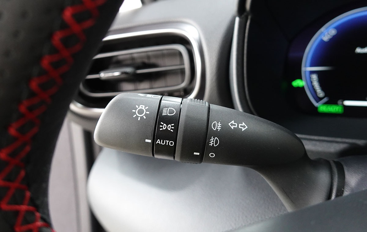 TOYOTA Yaris 1.5 GR Sport e-CVT Panoramaglasdach, JBL, Head-Up Display-image-16