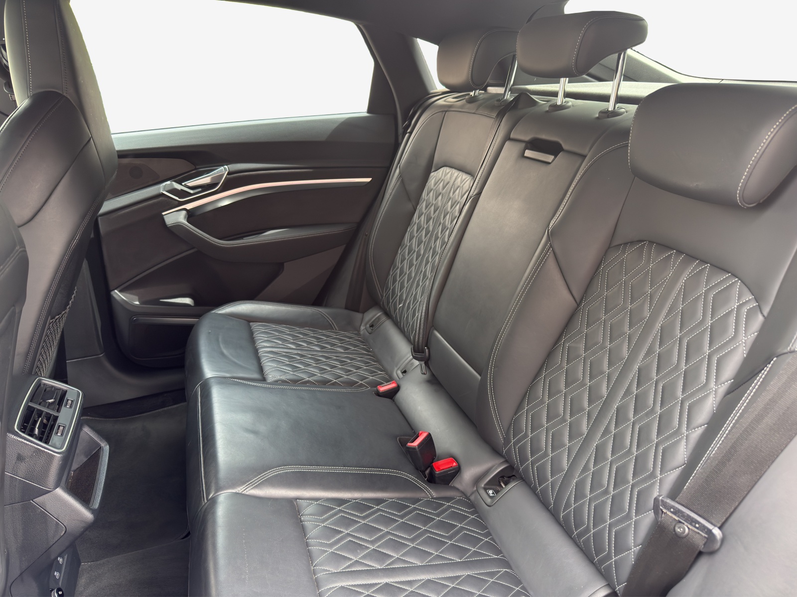 AUDI e-tron 55 Sportback S Line Black Edition quattro-image-12