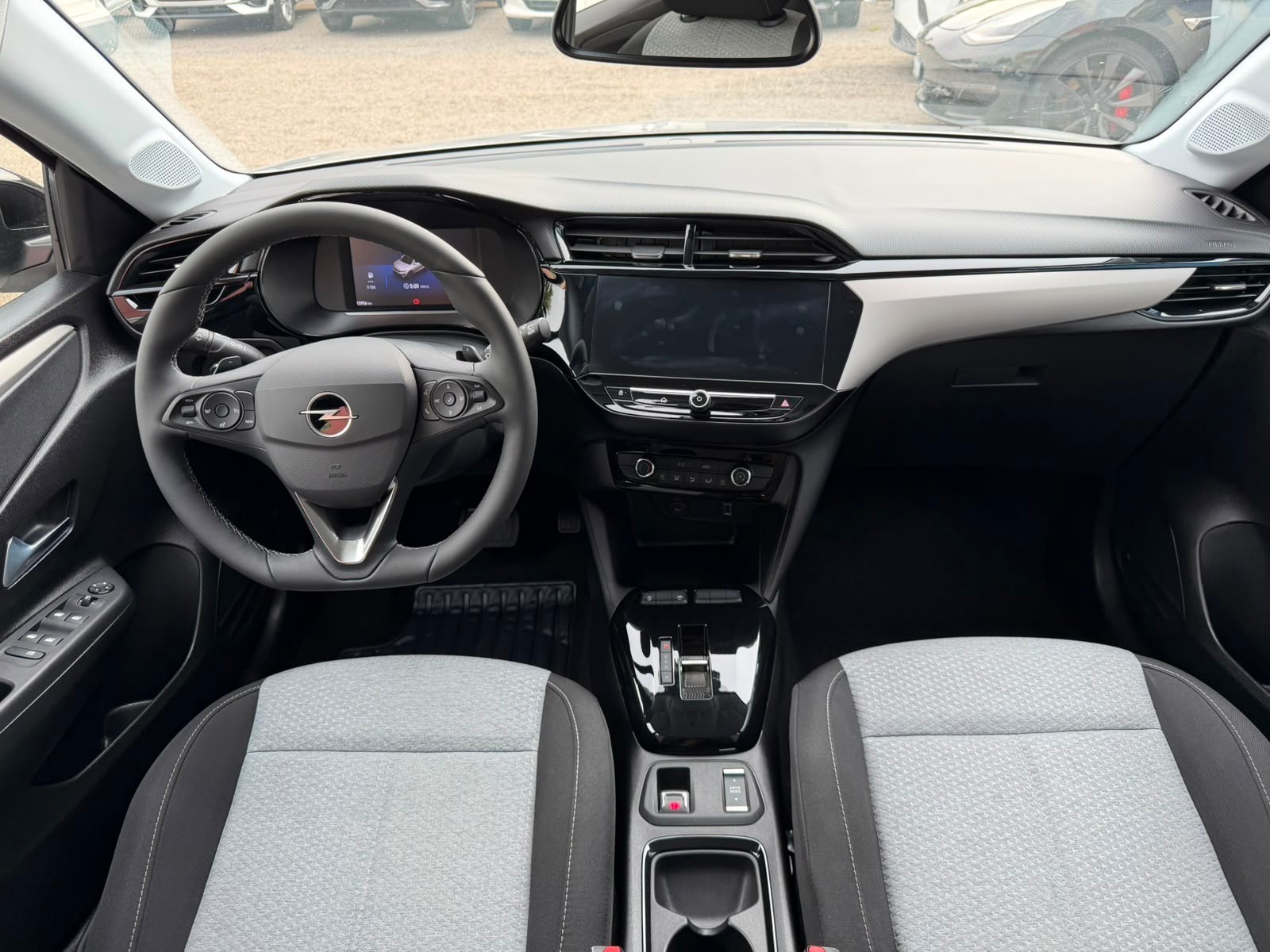 OPEL Corsa 1.2 TP Edition A-image-16