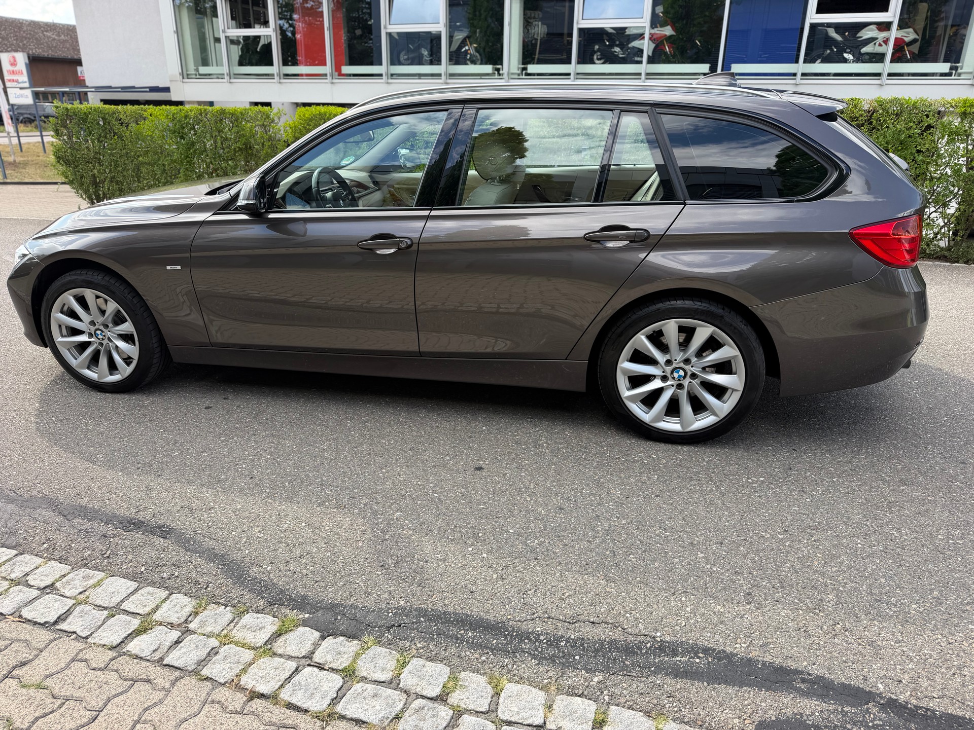 BMW 328i xDrive Touring Sport Line-image-8