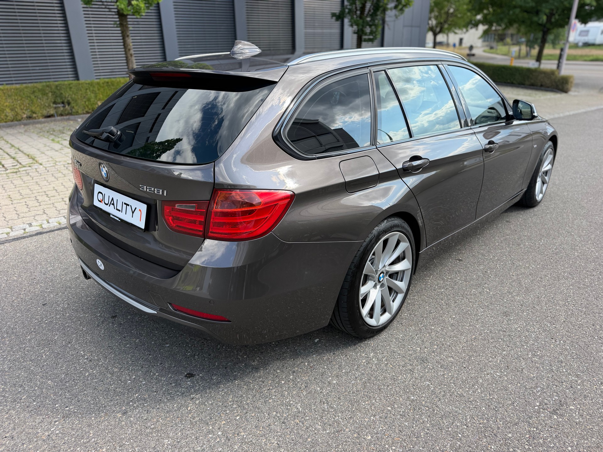 BMW 328i xDrive Touring Sport Line-image-4