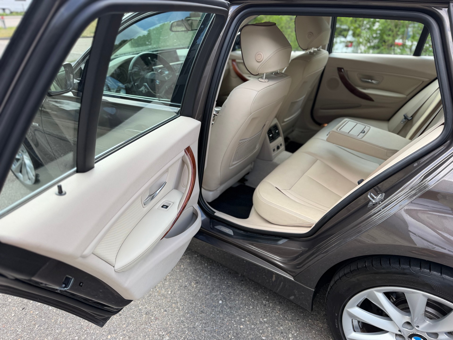 BMW 328i xDrive Touring Sport Line-image-17