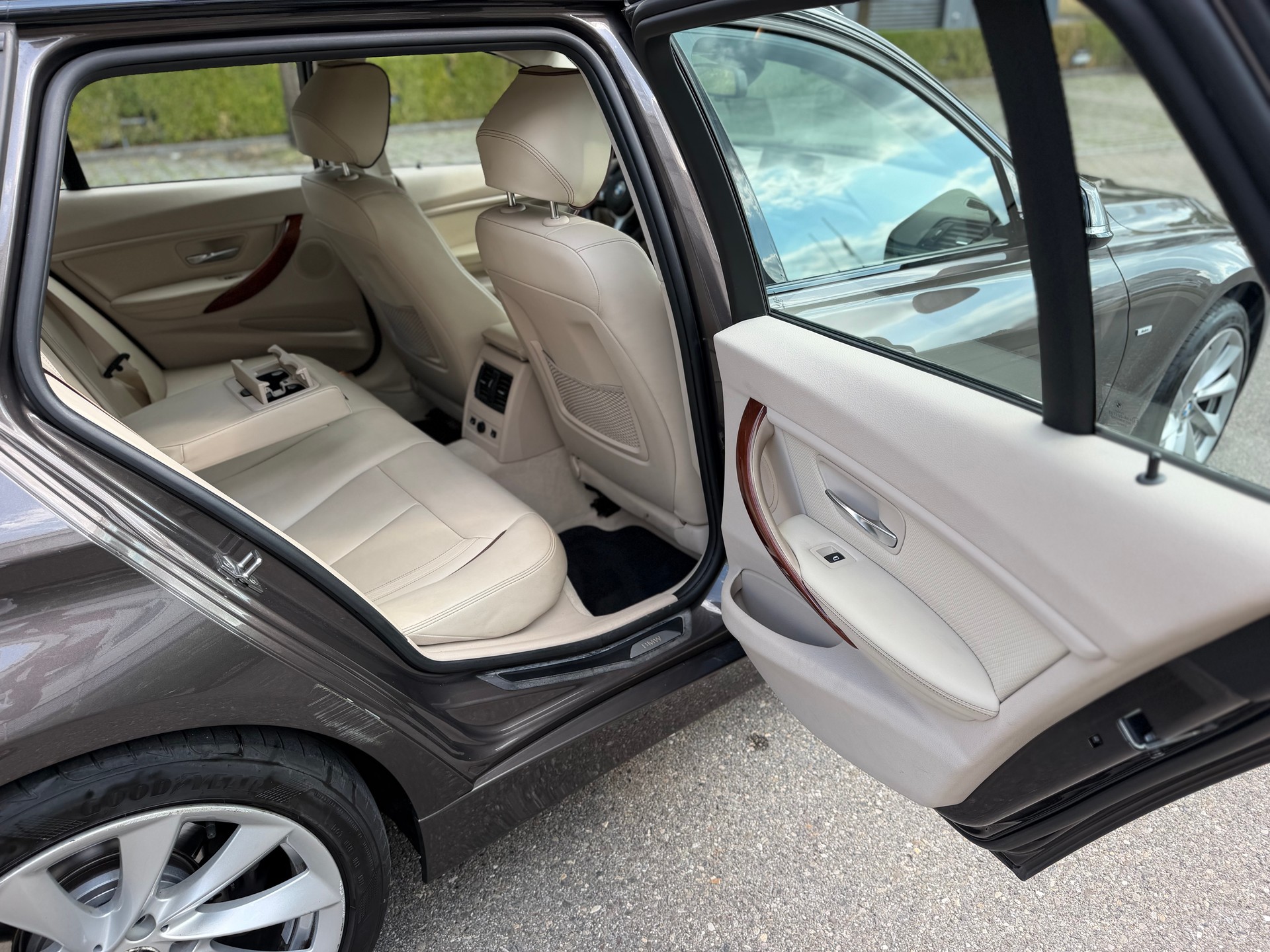 BMW 328i xDrive Touring Sport Line-image-11