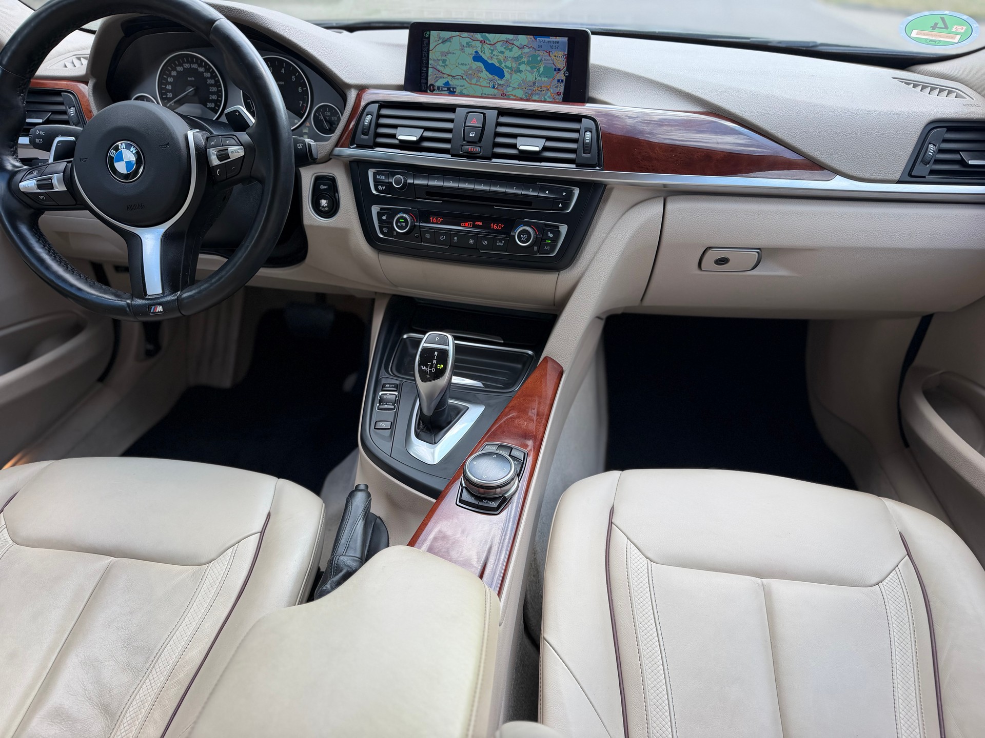 BMW 328i xDrive Touring Sport Line-image-13